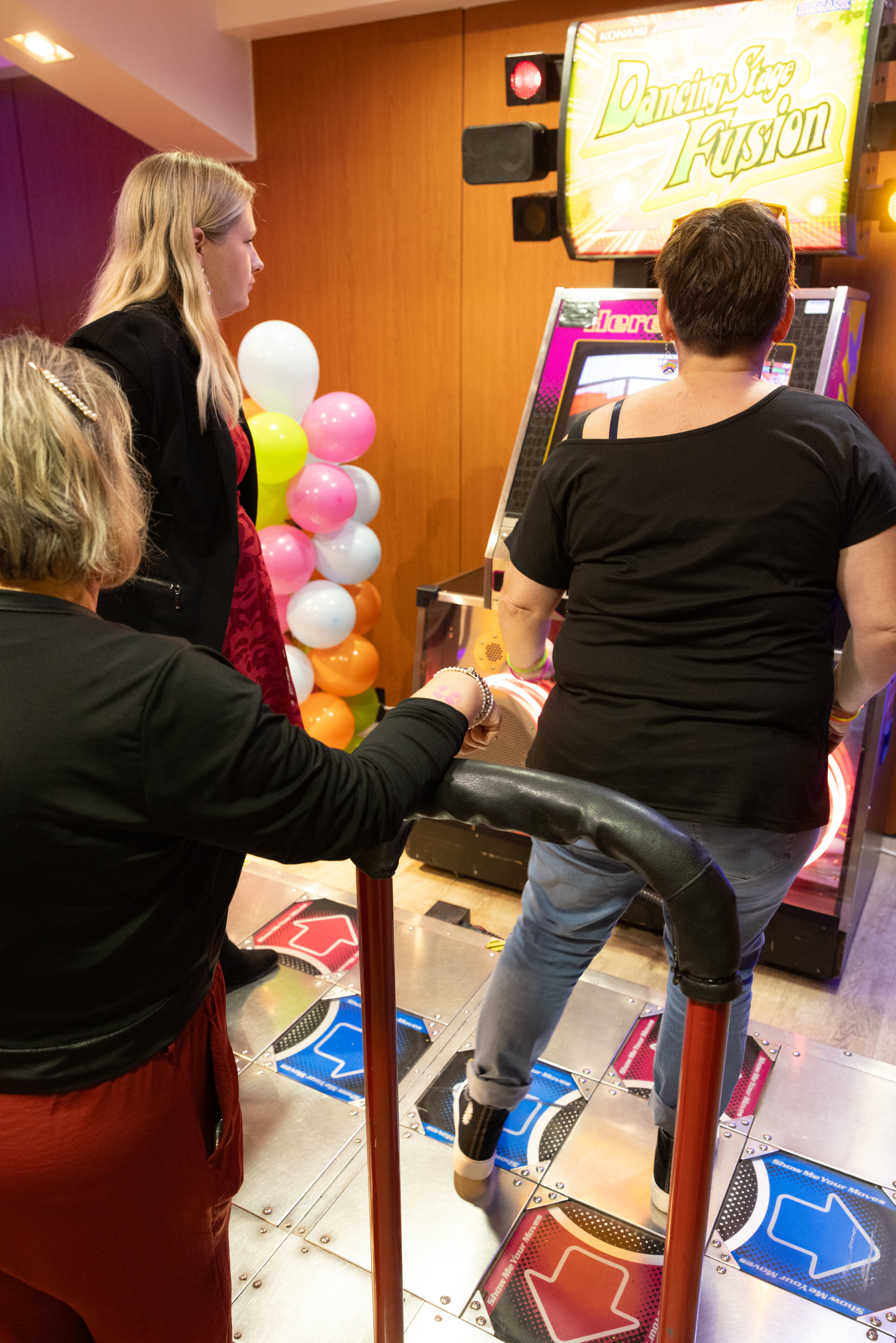 Jeux d'arcade Anvers groupe d'entreprise dans un entrepôt du port reconverti · INNOV'events
