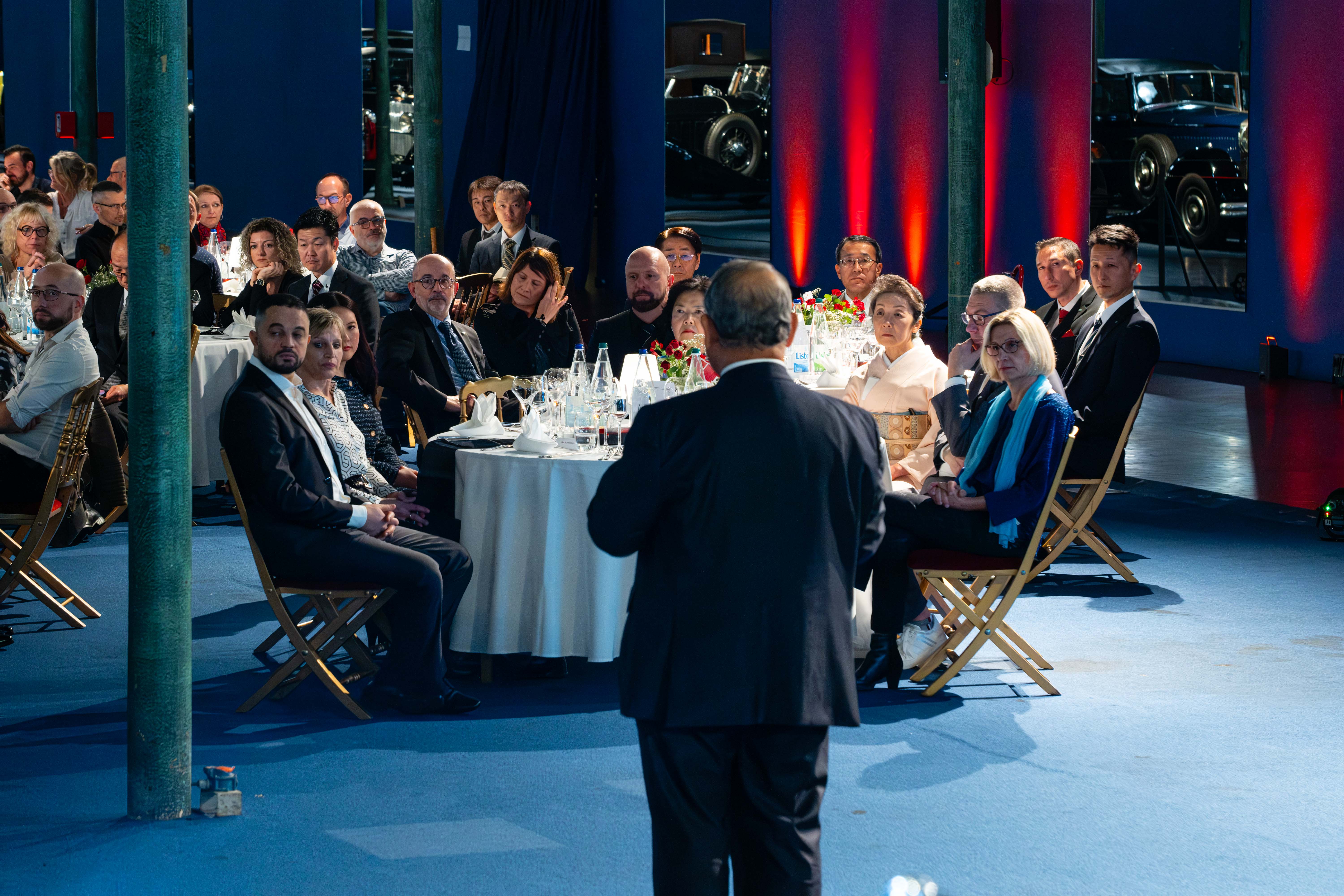 Eventpresentator Brussel Square Brussels Meeting Centre plenaire zaal · INNOV'events