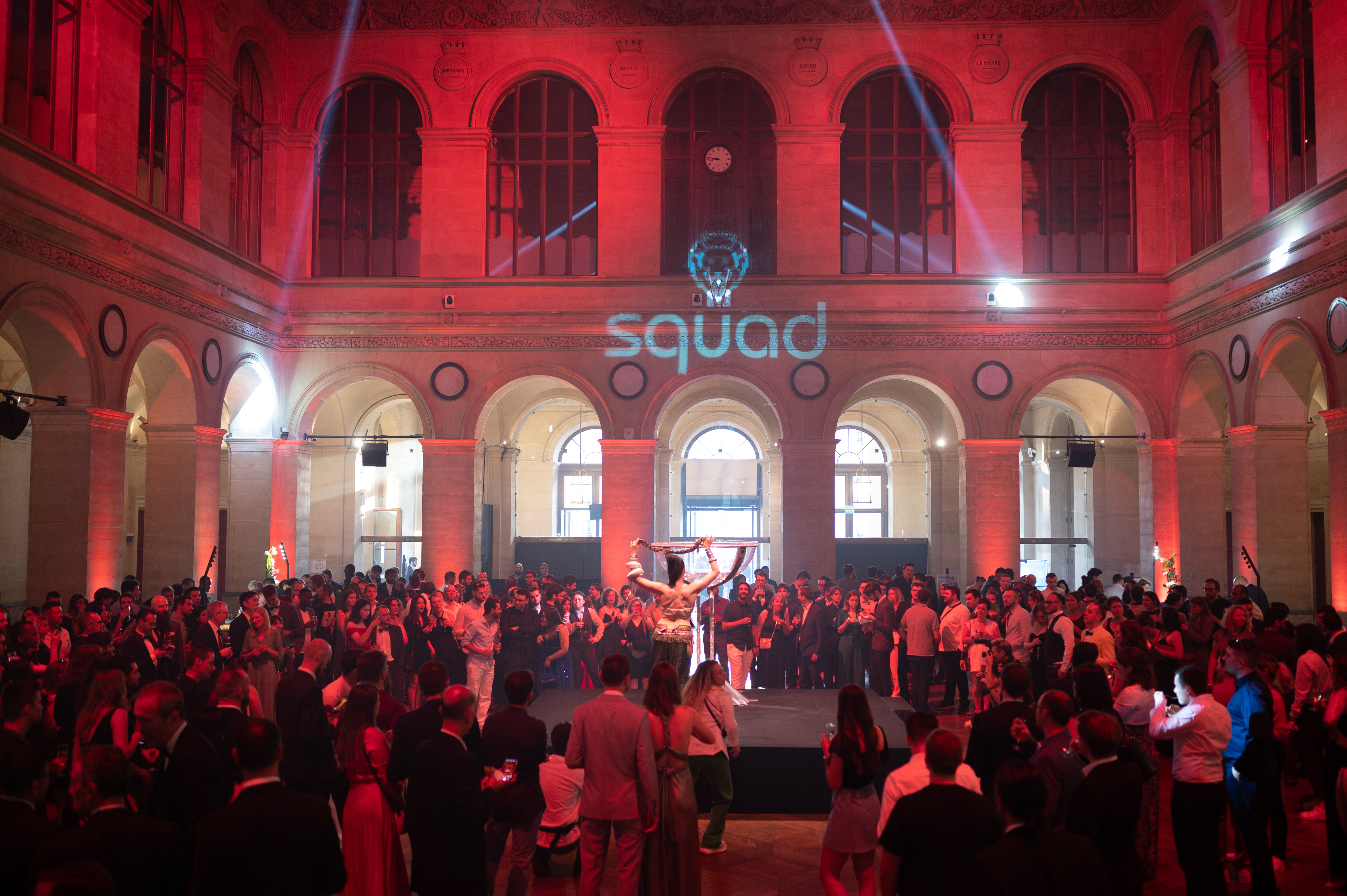 Locatie afscheidsfeest Antwerpen zaal met panoramazicht op Schelde bij avond · INNOV'events