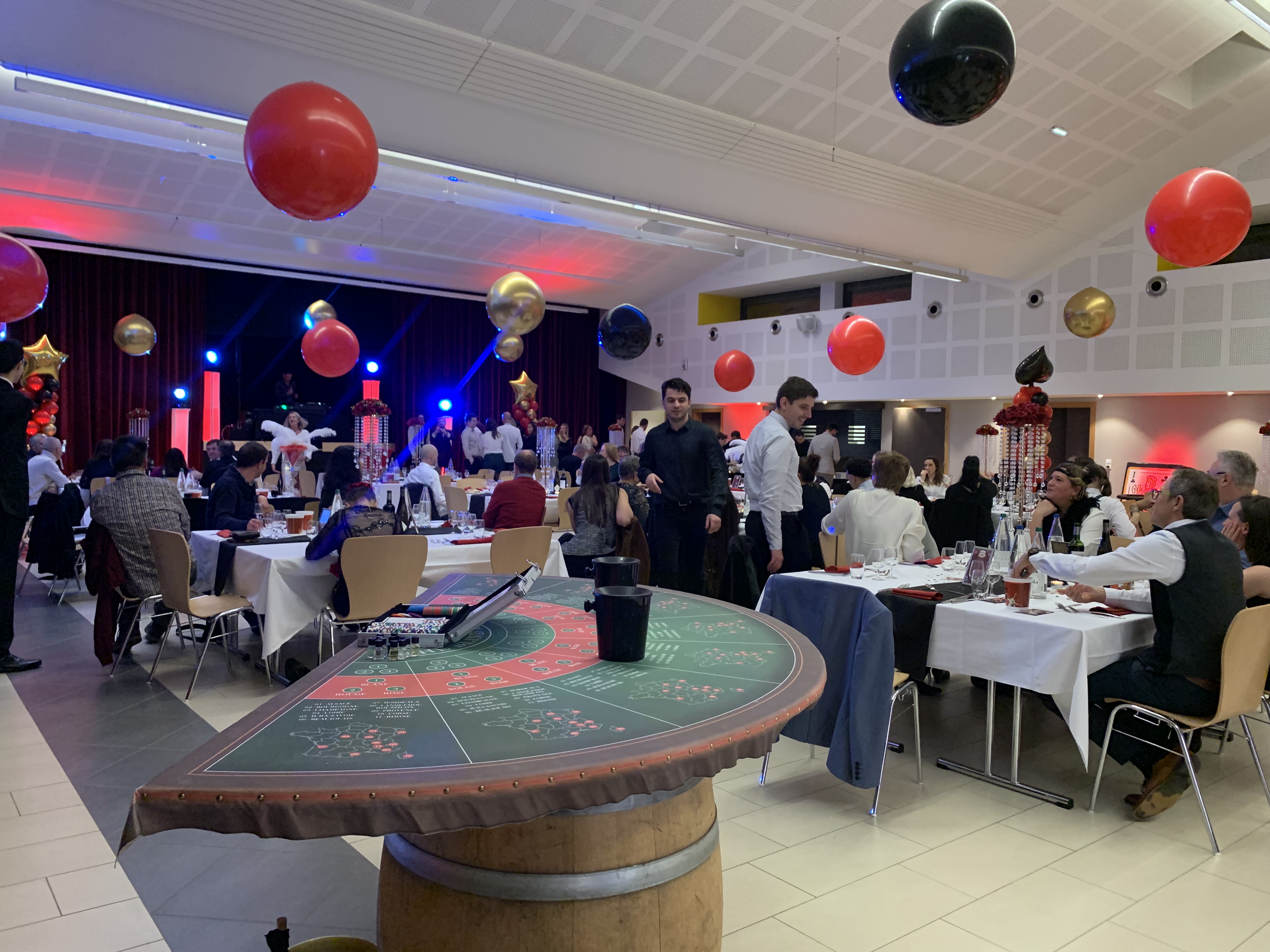 Feestzaal wijncasino Luik, industrieel erfgoed Val-Benoît, avondverlichting · INNOV'events