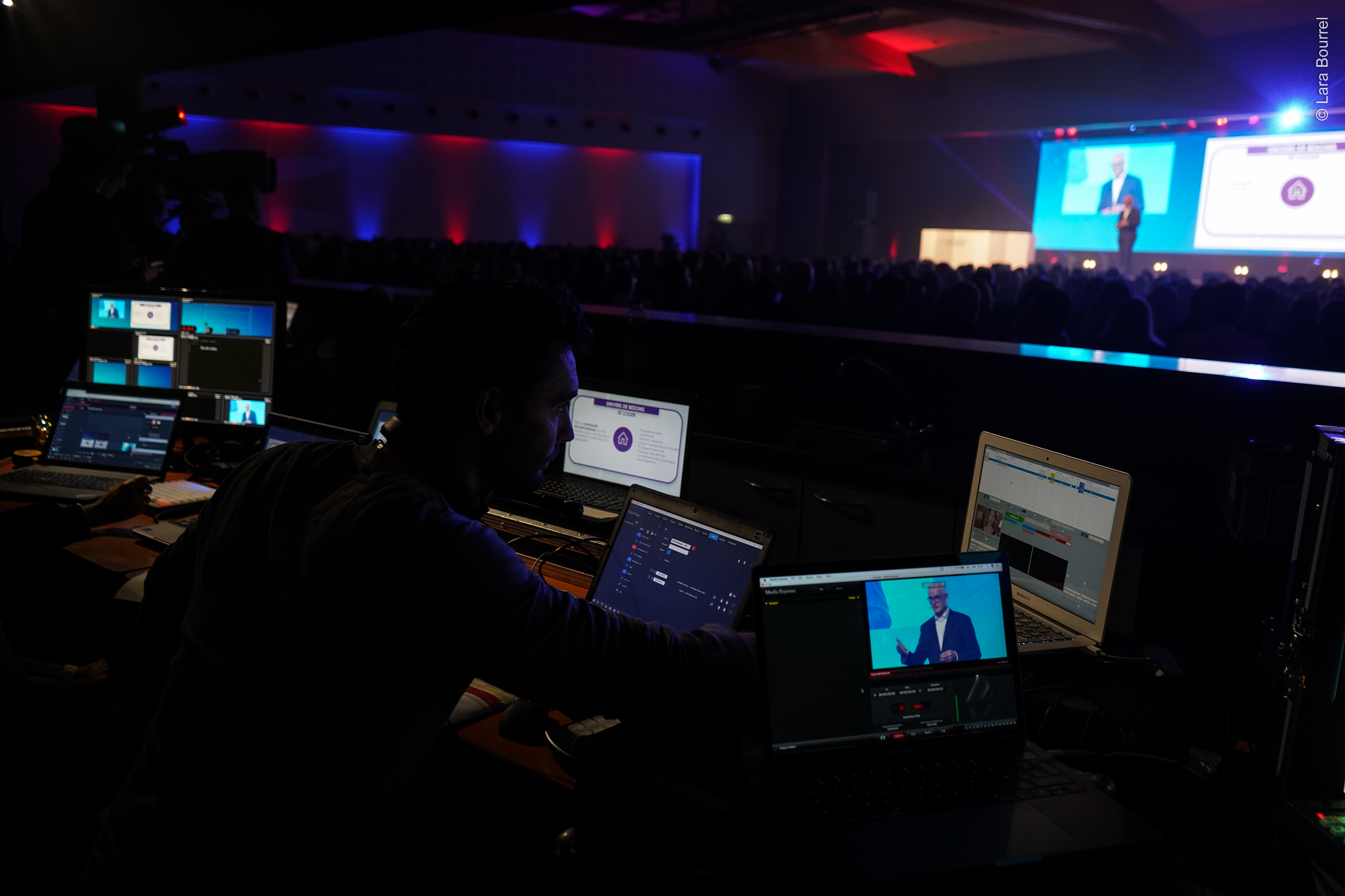Full-stage corporate show Liege Palais des Congrès plenary production · INNOV'events