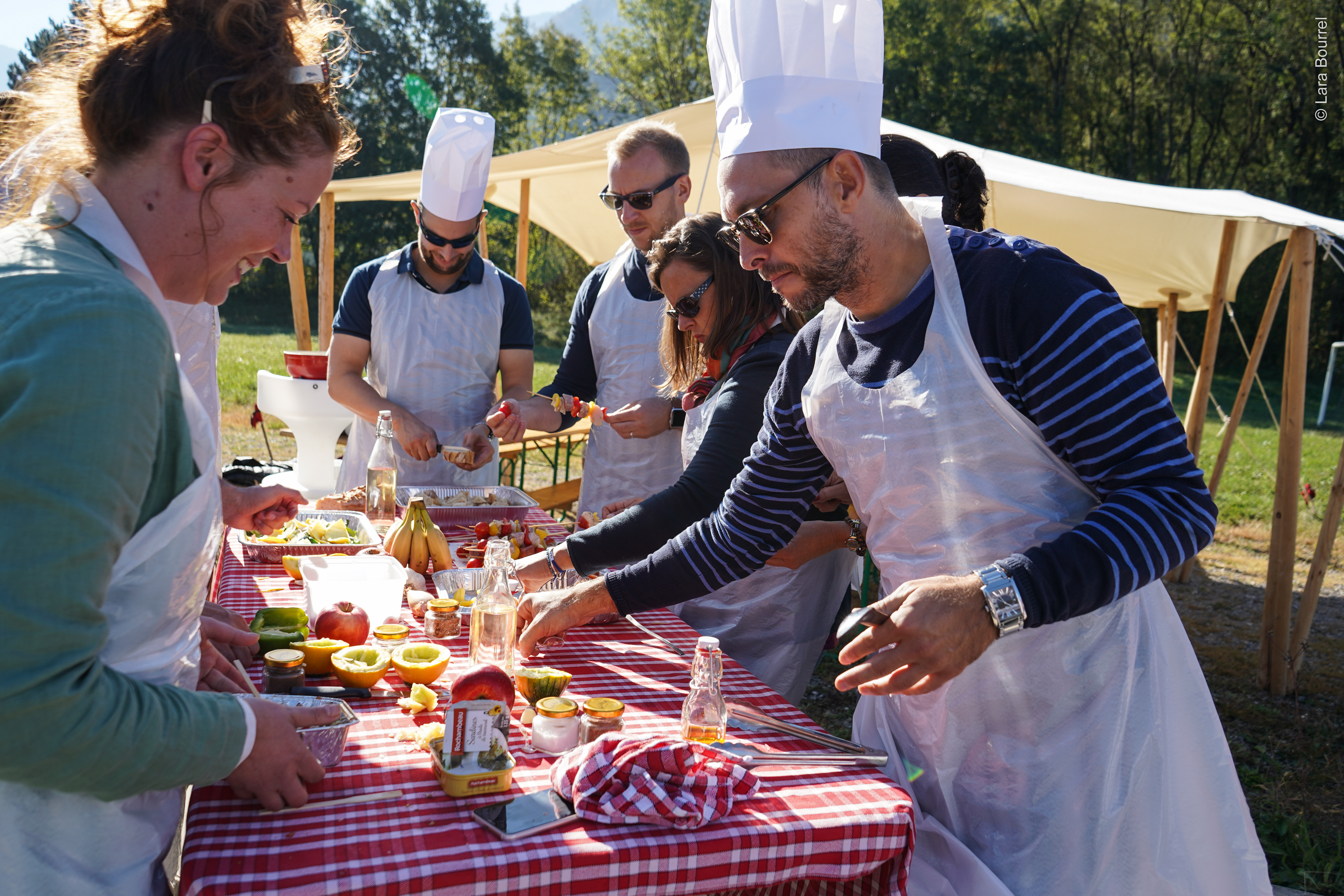 Atelier cuisine MasterChef entreprise Liège dressage assiettes en salle · INNOV'events organisation d'événements