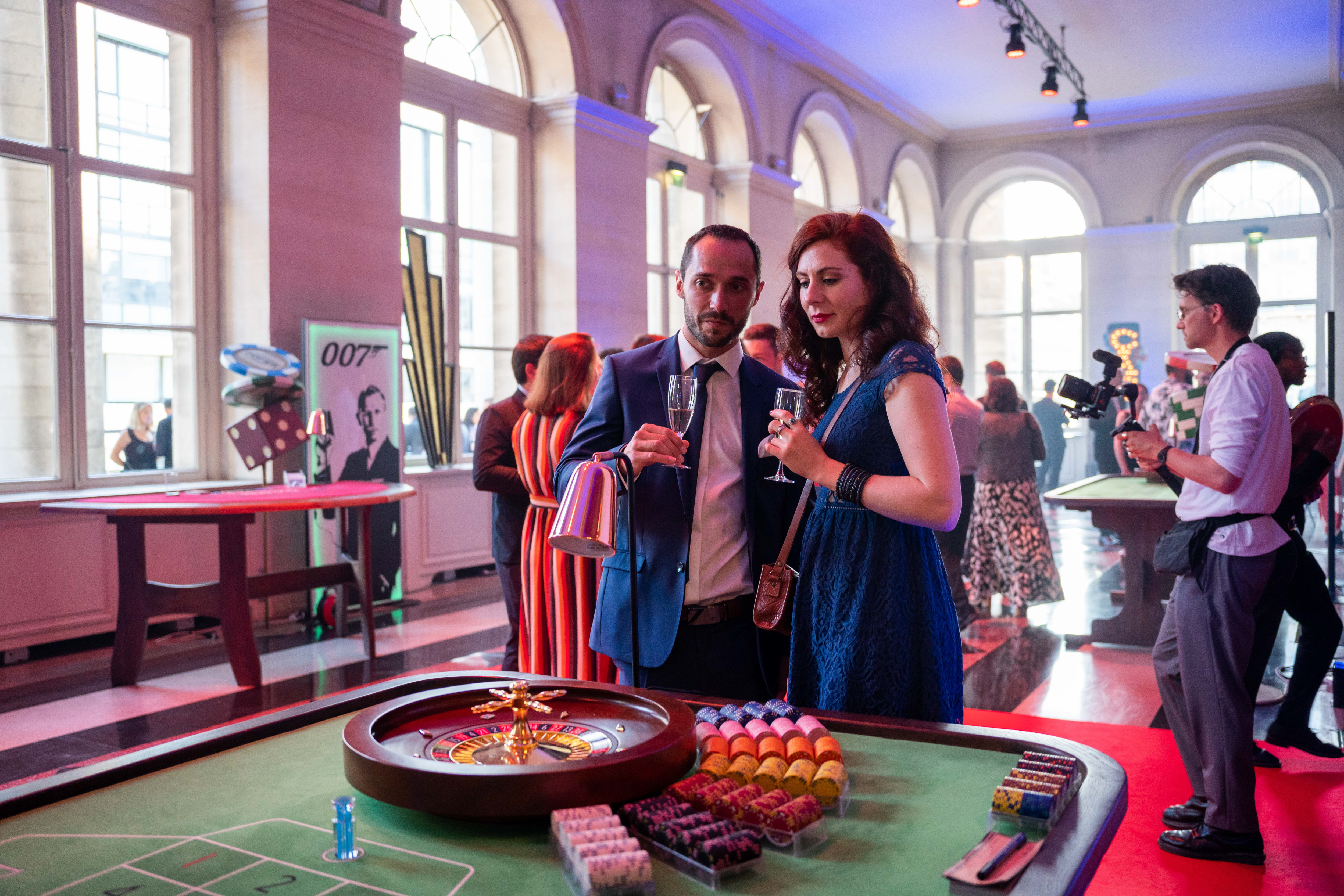 Klassieke casinoavond bedrijf Antwerpen met roulettetafel en croupiers · INNOV'events