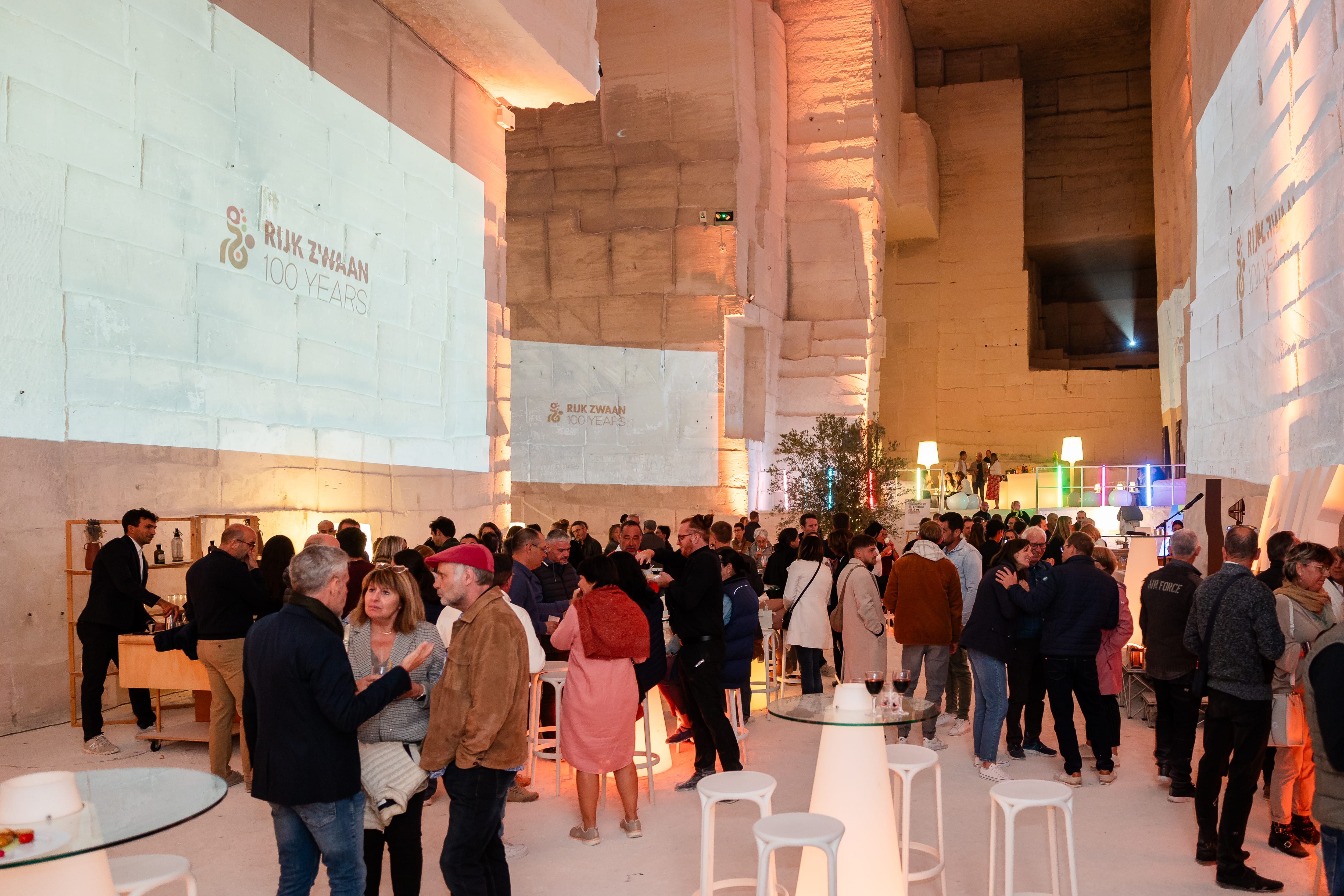 Walking dinner Luik foodstation Outremeuse kwartier zomeravond · INNOV'events