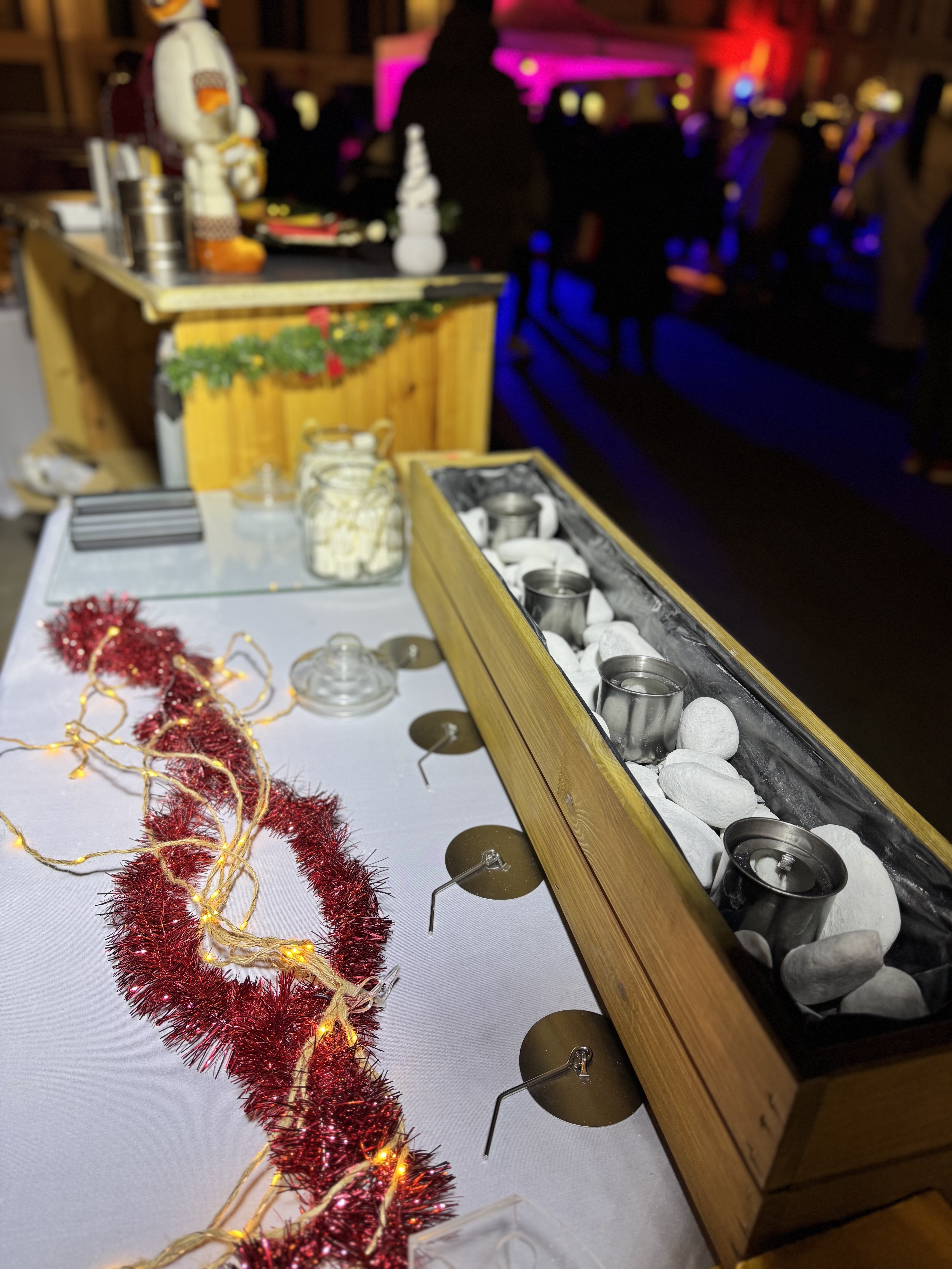 Familiekerstfeest bedrijven Brussel kinderanimatie en show · INNOV'events