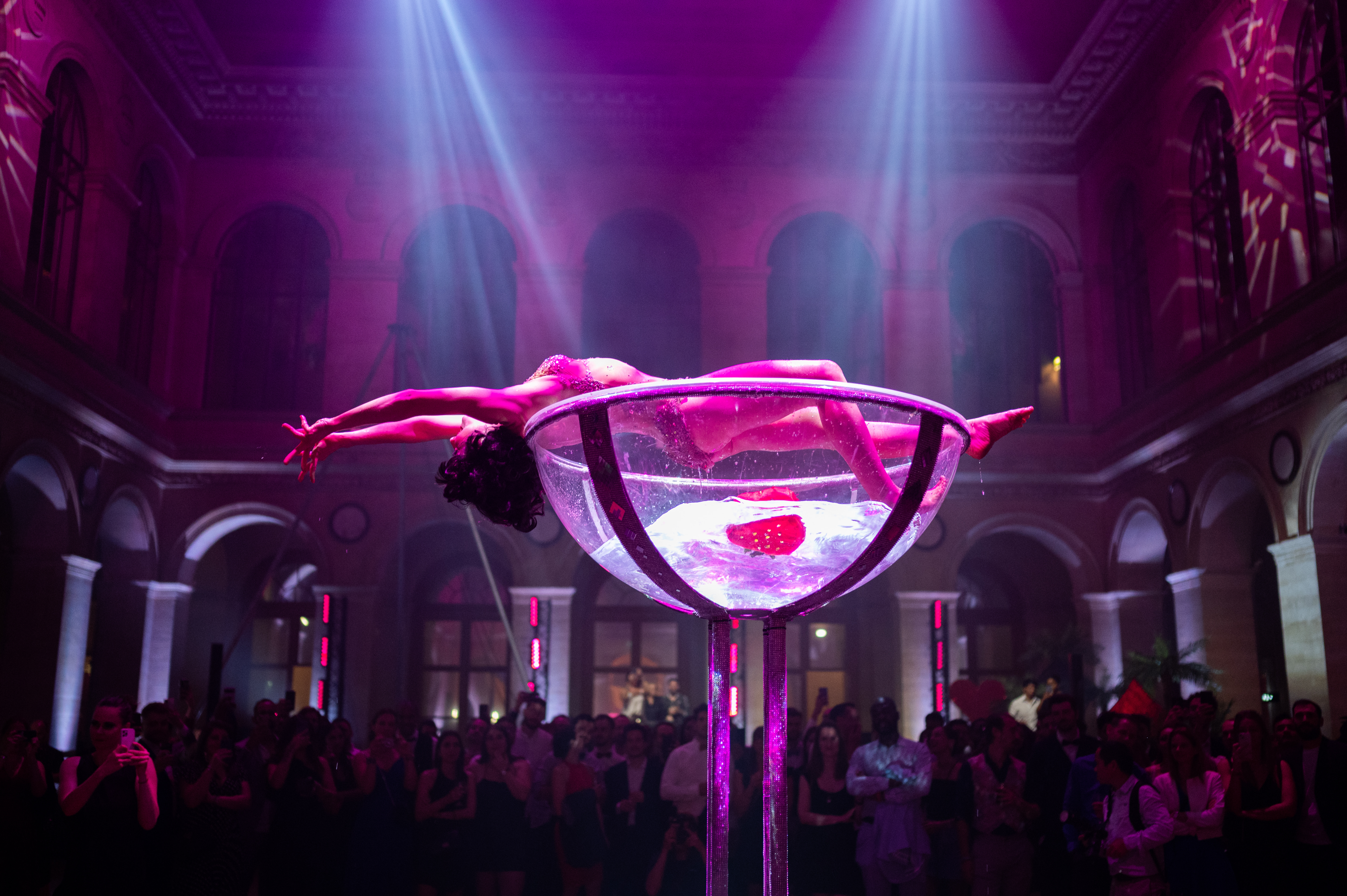 Show proximité spectacle Bruxelles groupe restreint salle intimiste · INNOV'events