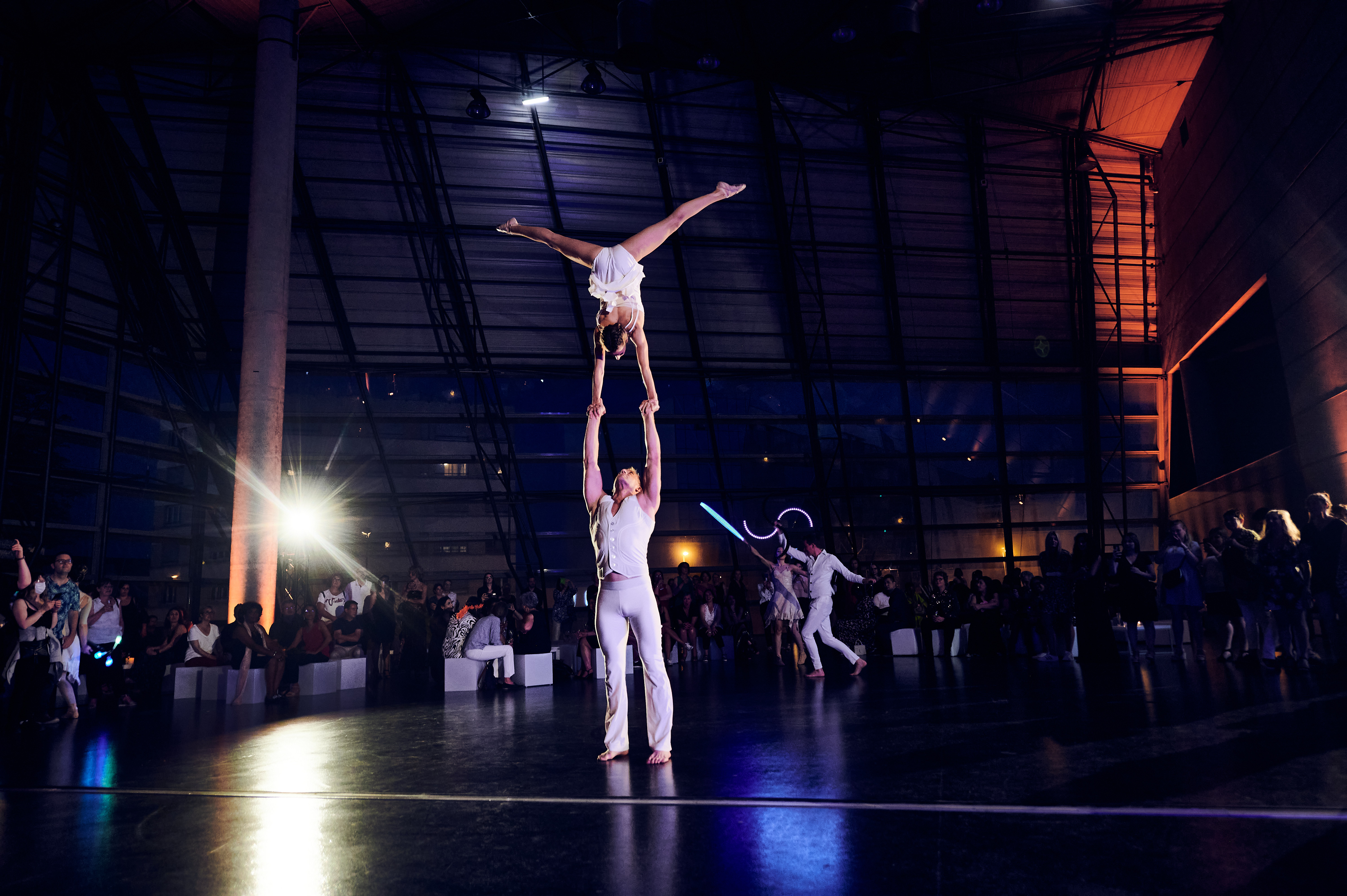 Bedrijfsshow Antwerpen MAS zaal productlancering met lichtshow · INNOV'events