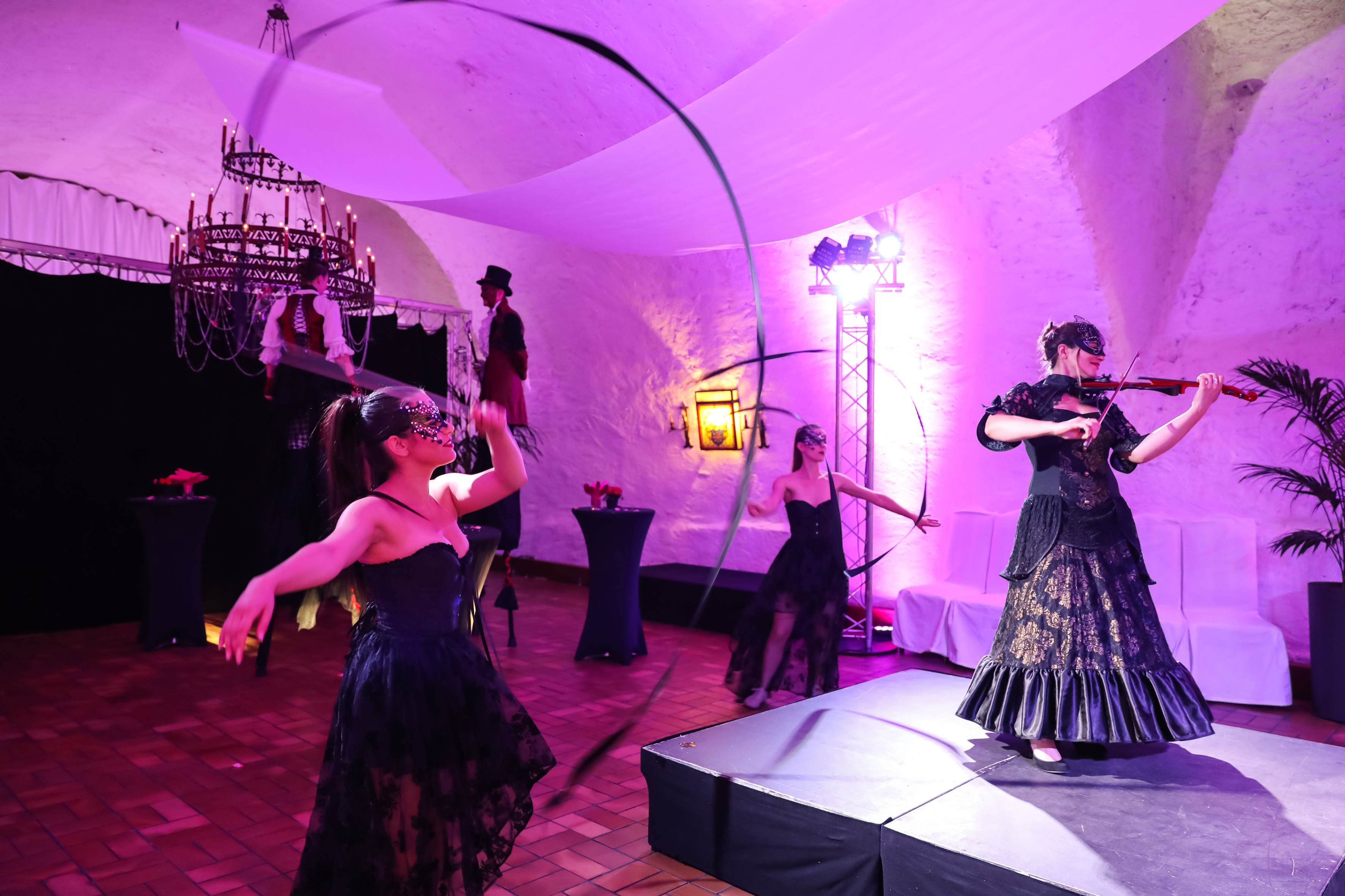 Animation magicien spectacle d'entreprise Liège, soirée de gala corporate · INNOV'events