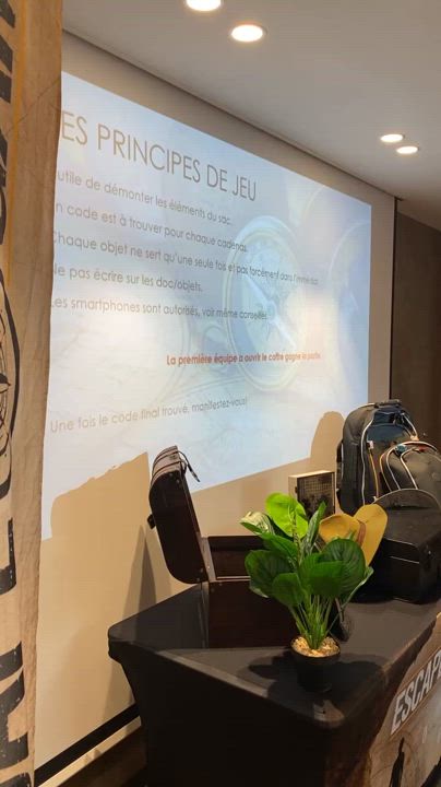 Escape game Liège équipes en défi dans le quartier Outremeuse rues pavées · INNOV'events