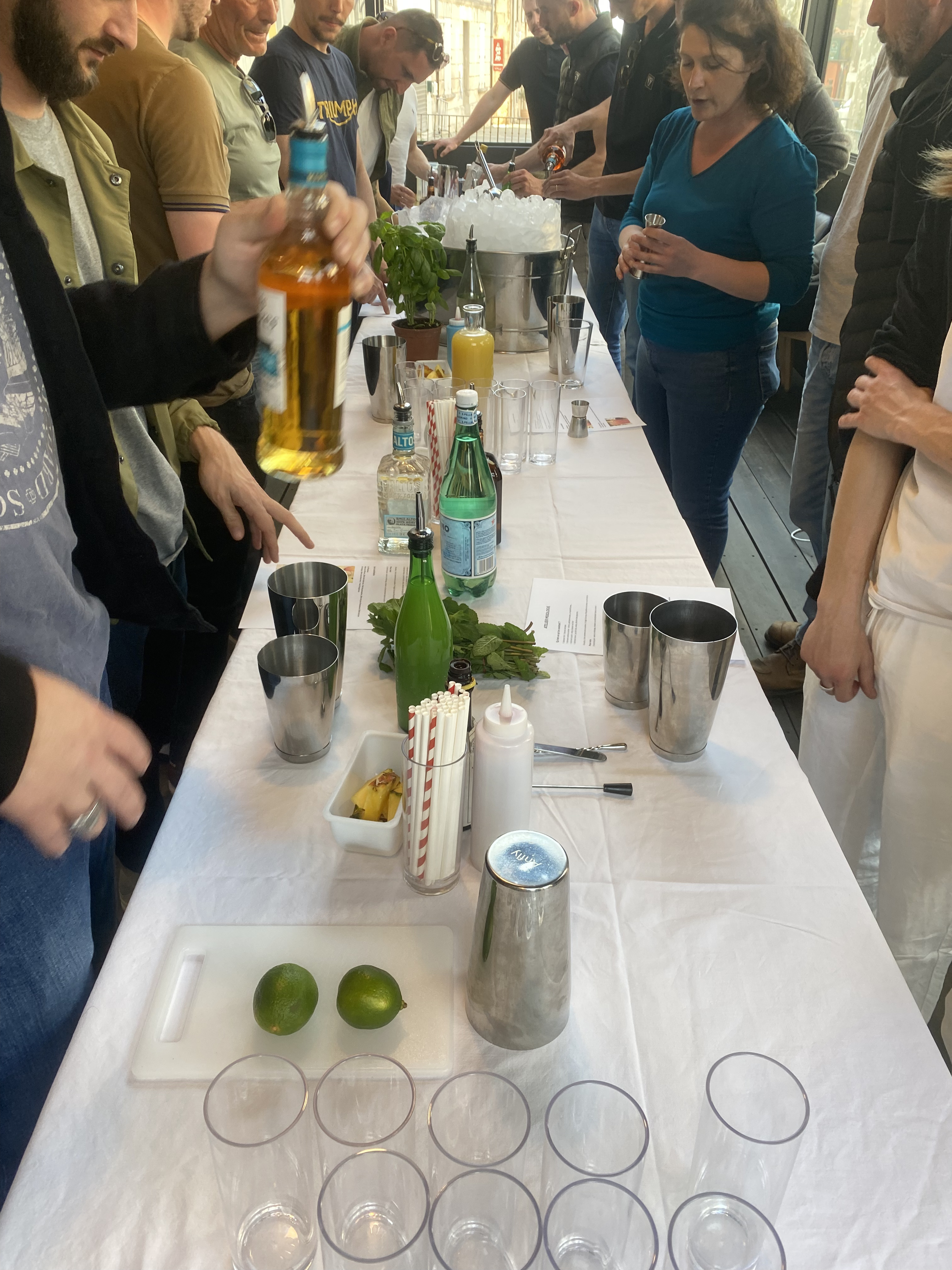 Cocktailproeverij Luik · bartender demonstreert Peket-mixologie · INNOV'events