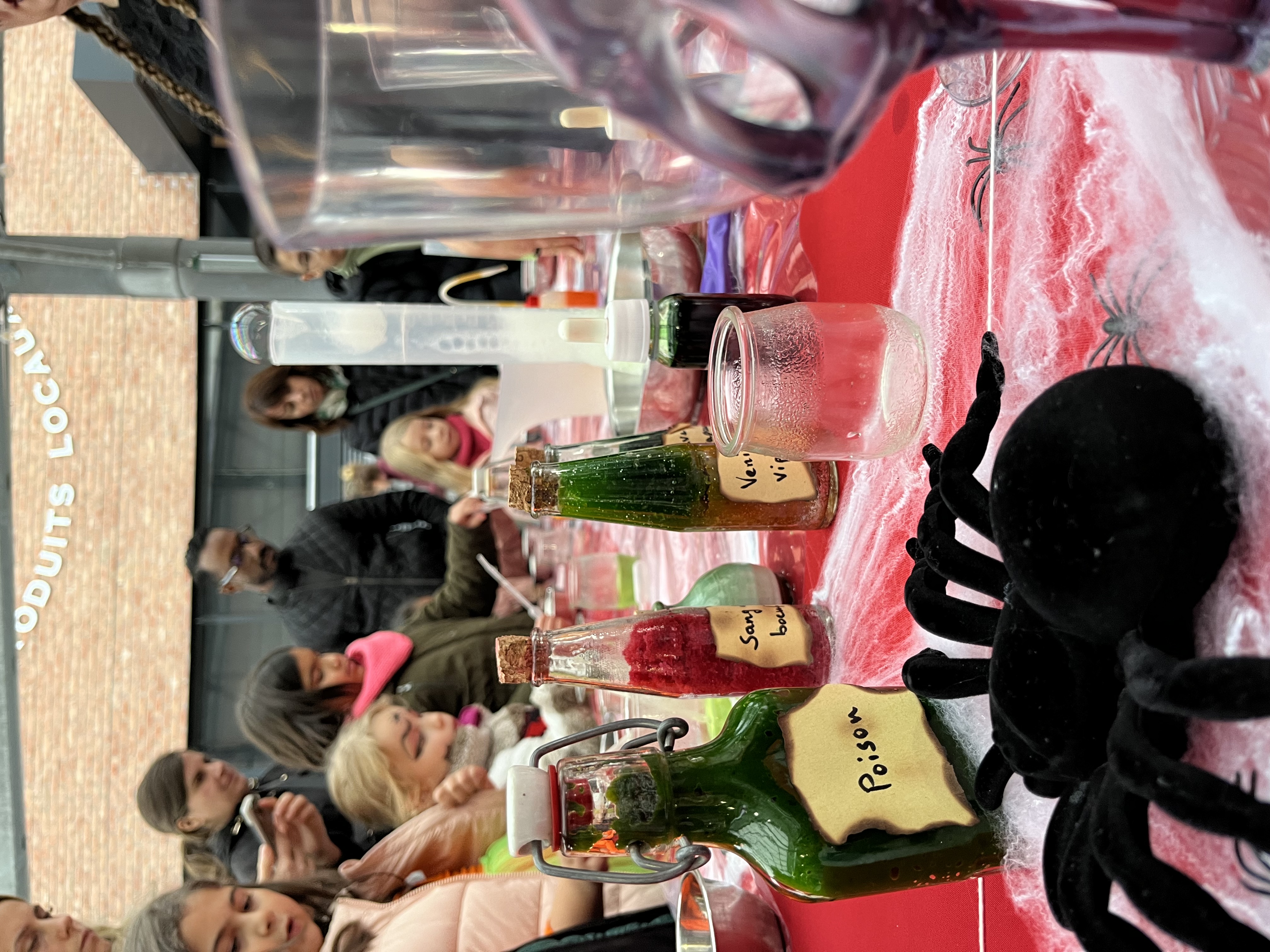 Atelier création de parfum entreprise Anvers soirée cocktail flacons personnalisés · INNOV'events