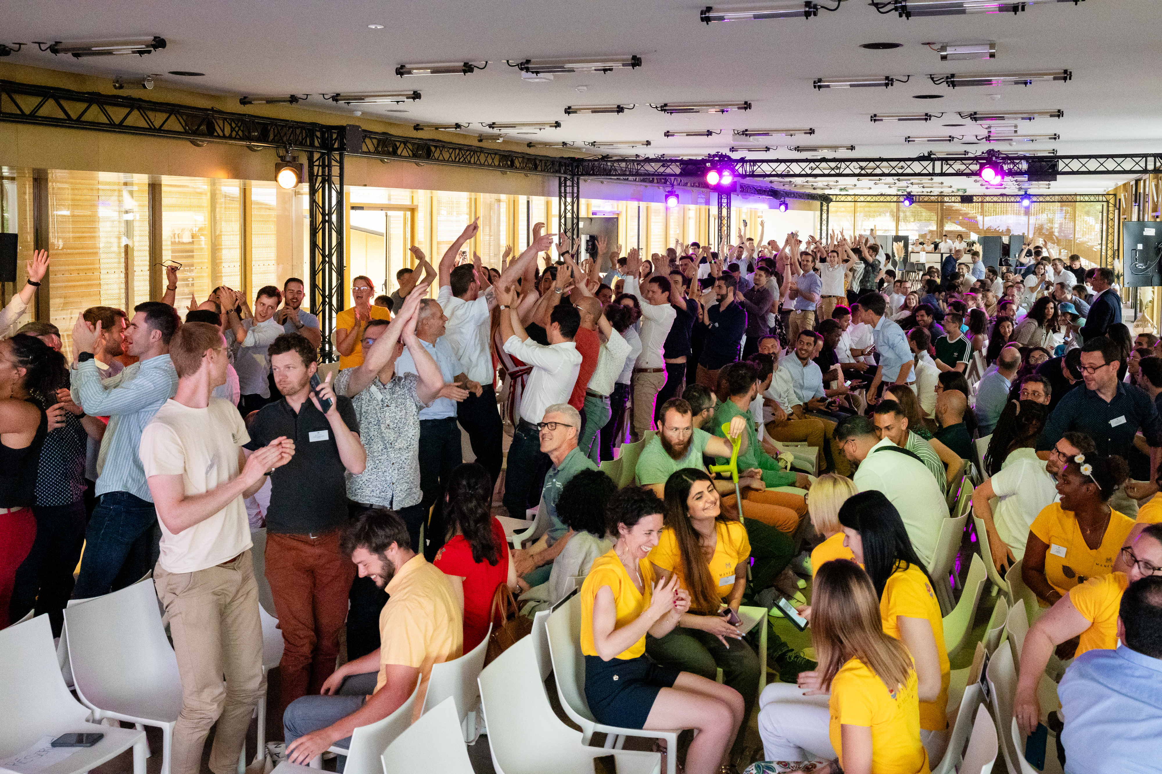 Road-show national Anvers walking dinner sur les quais de l'Escaut au coucher du soleil · INNOV'events