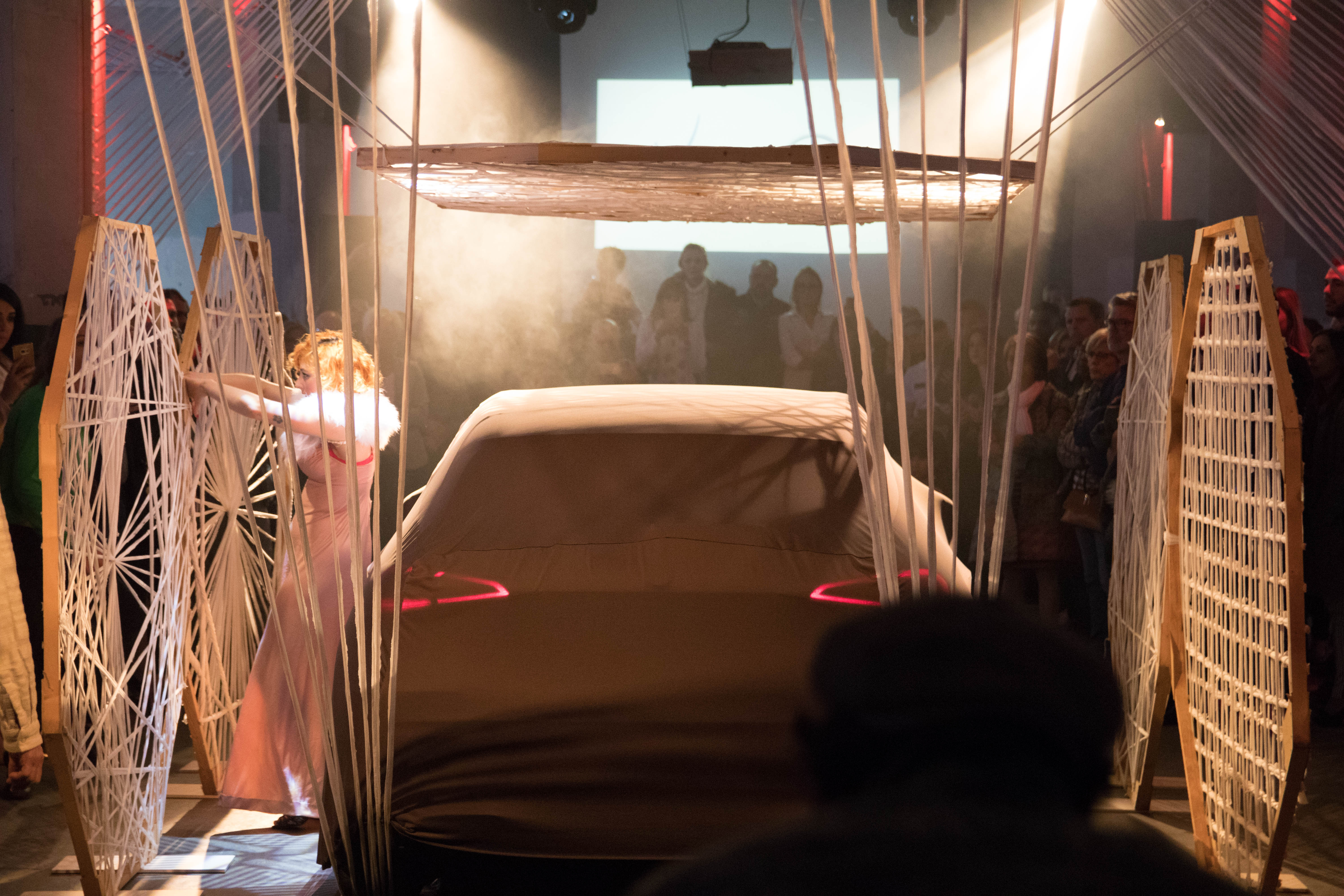 Productlancering België Brussel · zaal met merkprojectie op groot scherm · INNOV'events
