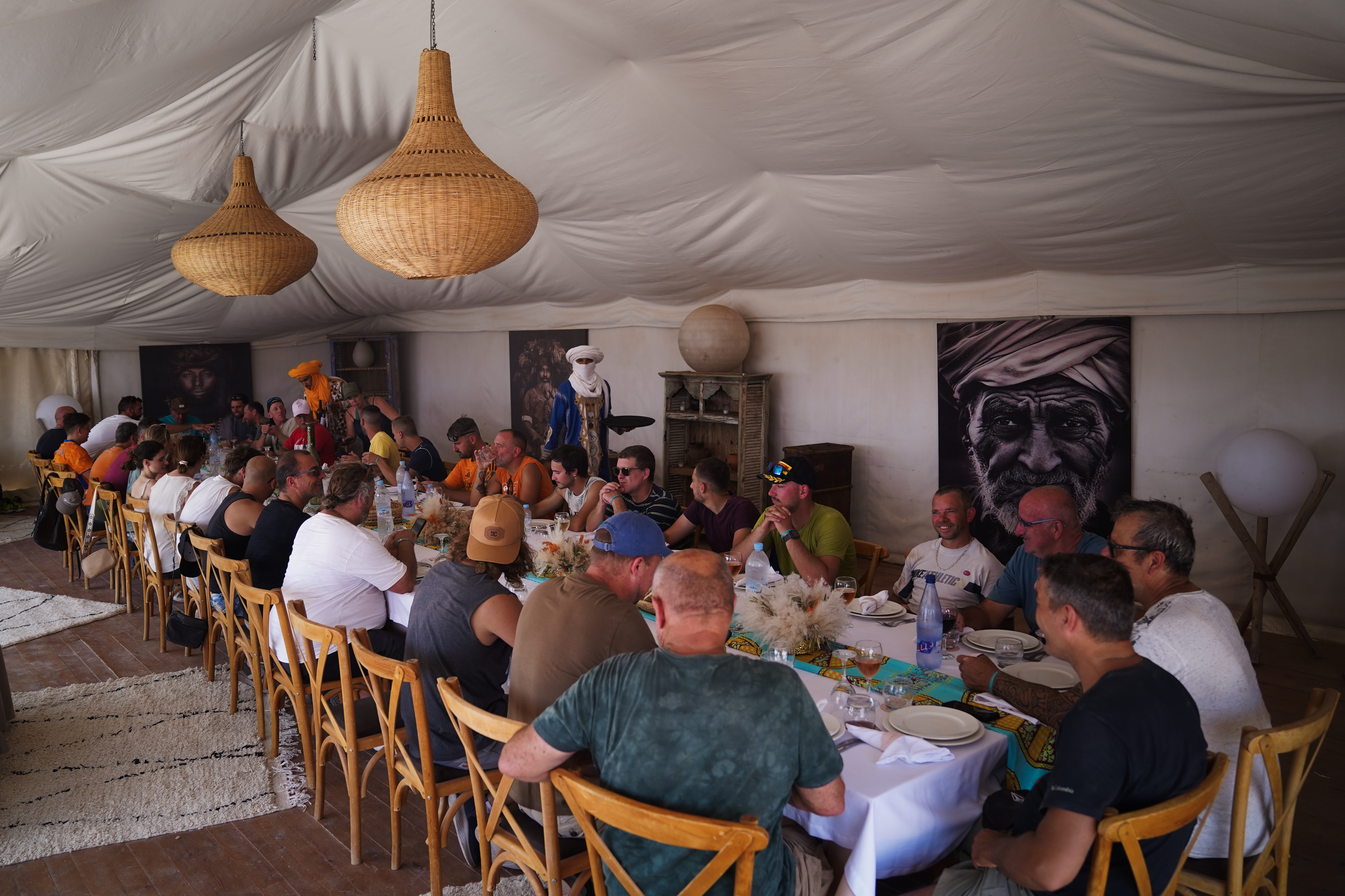 Teamdiner Brussel Tour & Taxis industriële zaal feestverlichting · INNOV'events