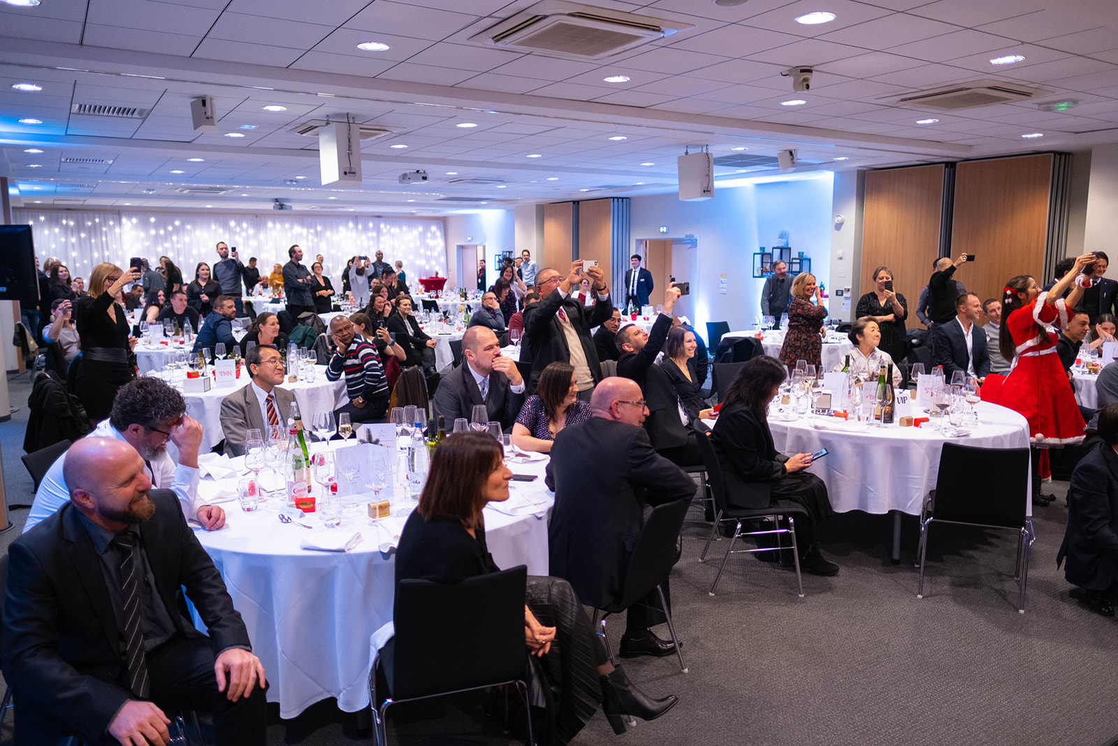 Seated gala dinner team dinner Liege banquet room evening · INNOV'events