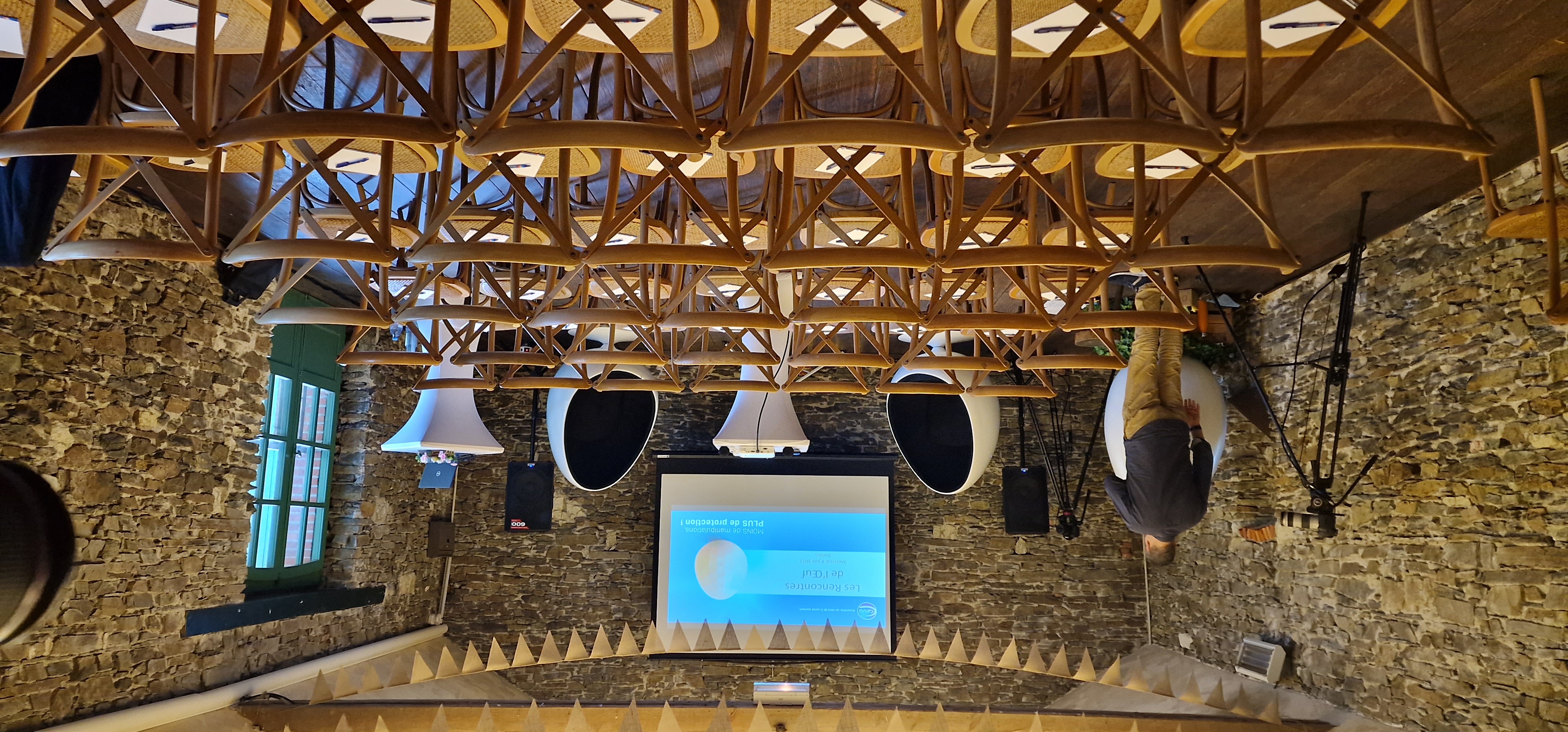 Location de salle de séminaire Anvers vue Scheldt équipe en atelier · INNOV'events