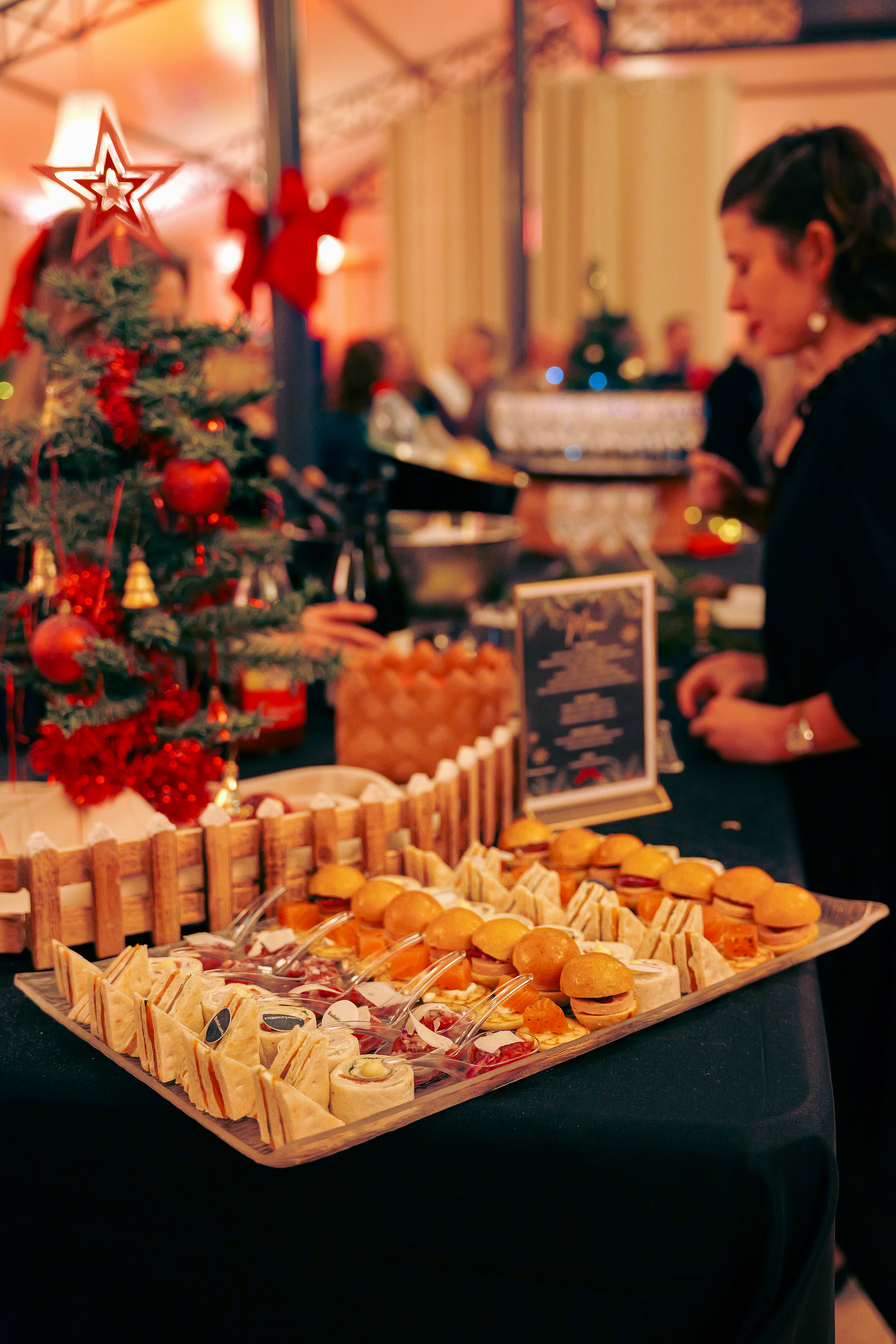 Walking dinner nieuwjaarsreceptie Brussel foodstations bedrijfsevenement · INNOV'events