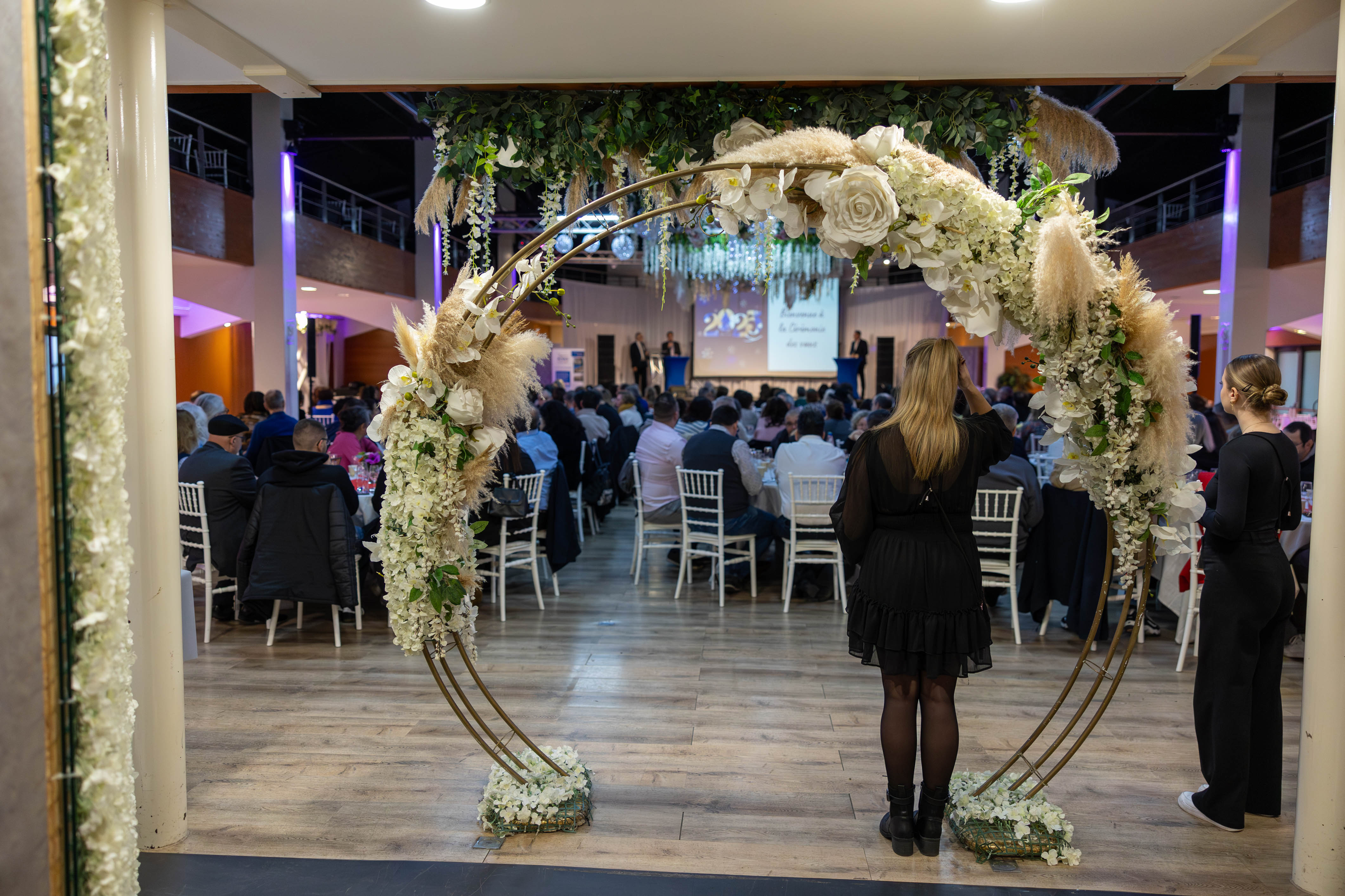 Full venue transformation event decoration Brussels corporate gala · INNOV'events