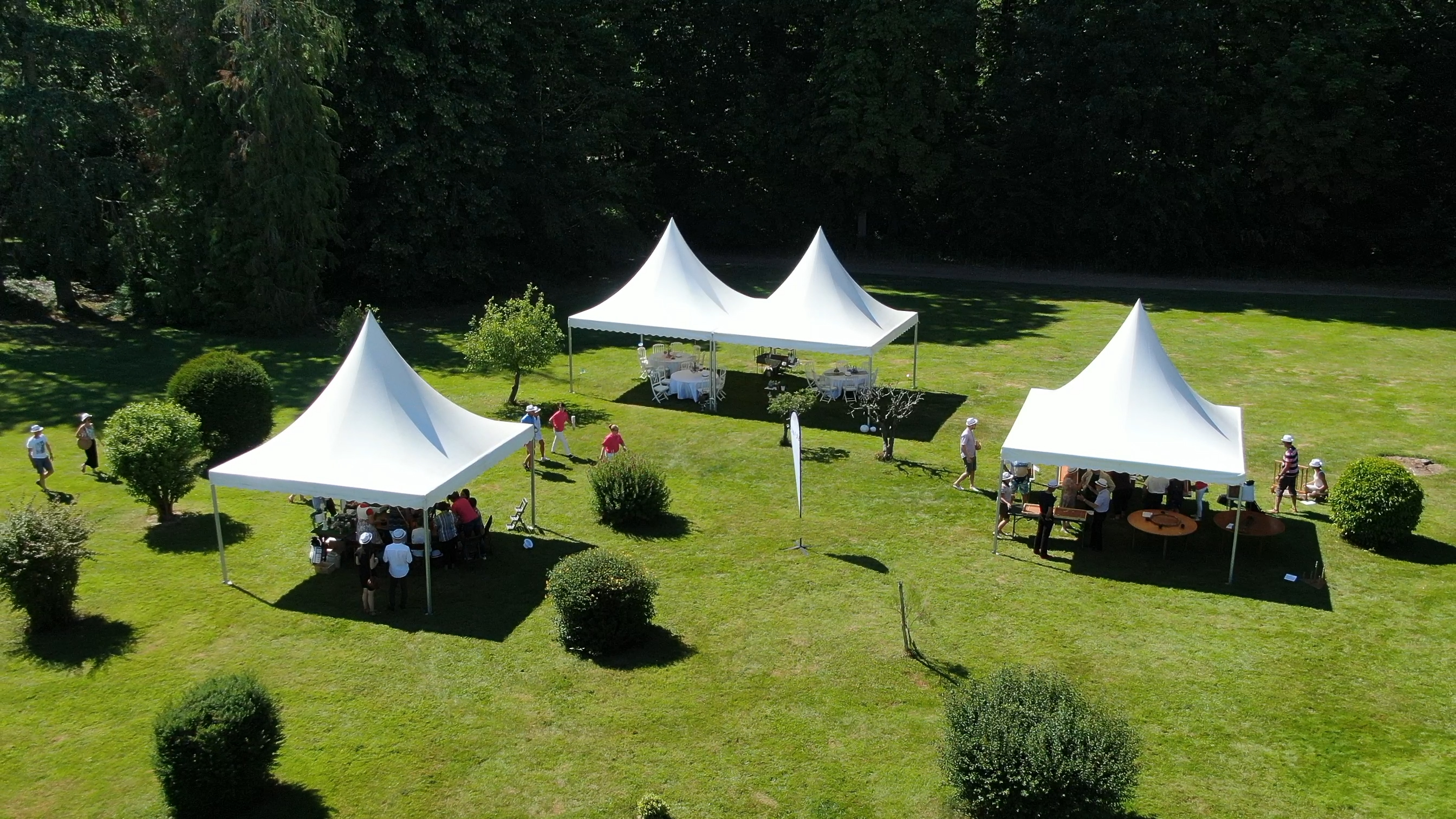 Corporate garden party company evening Liege outdoor close · INNOV'events