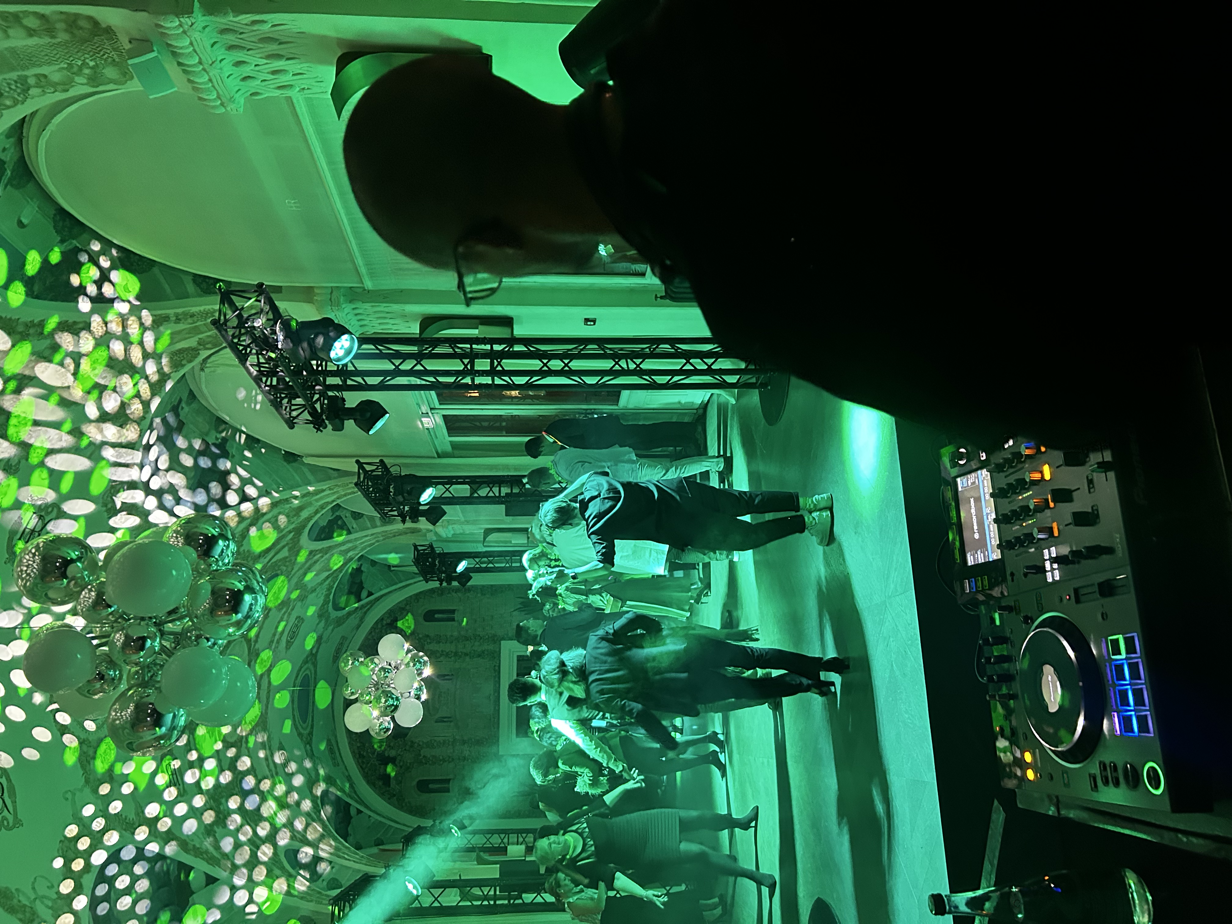 Escape game Halloween Liège équipes en costume Silex espace industriel · INNOV'events