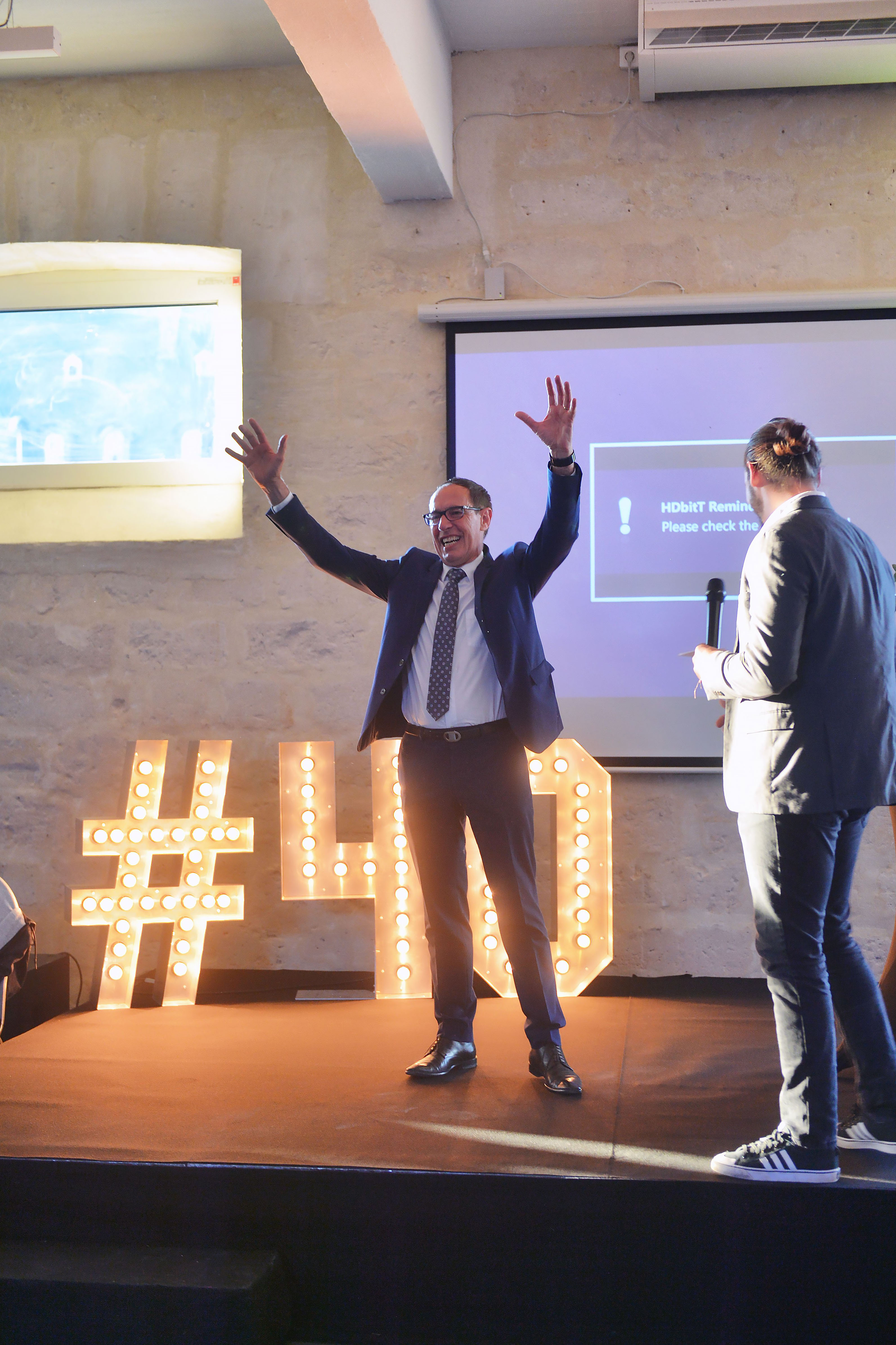 Scénographie de lancement de produit scénographie Liège espace industriel lumière focale · INNOV'events