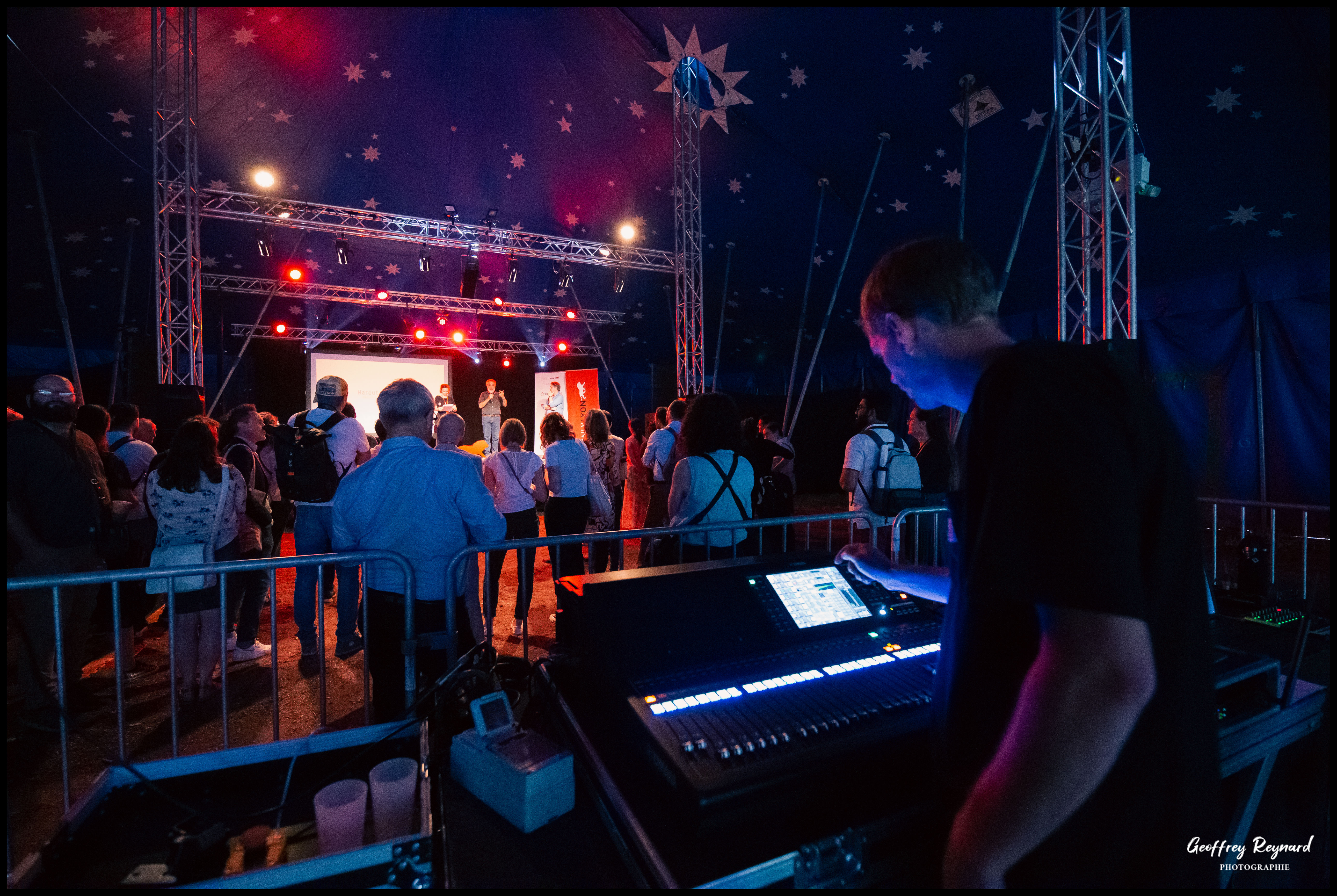Stage lighting rig corporate event Antwerp Stadsfeestzaal interior · INNOV'events