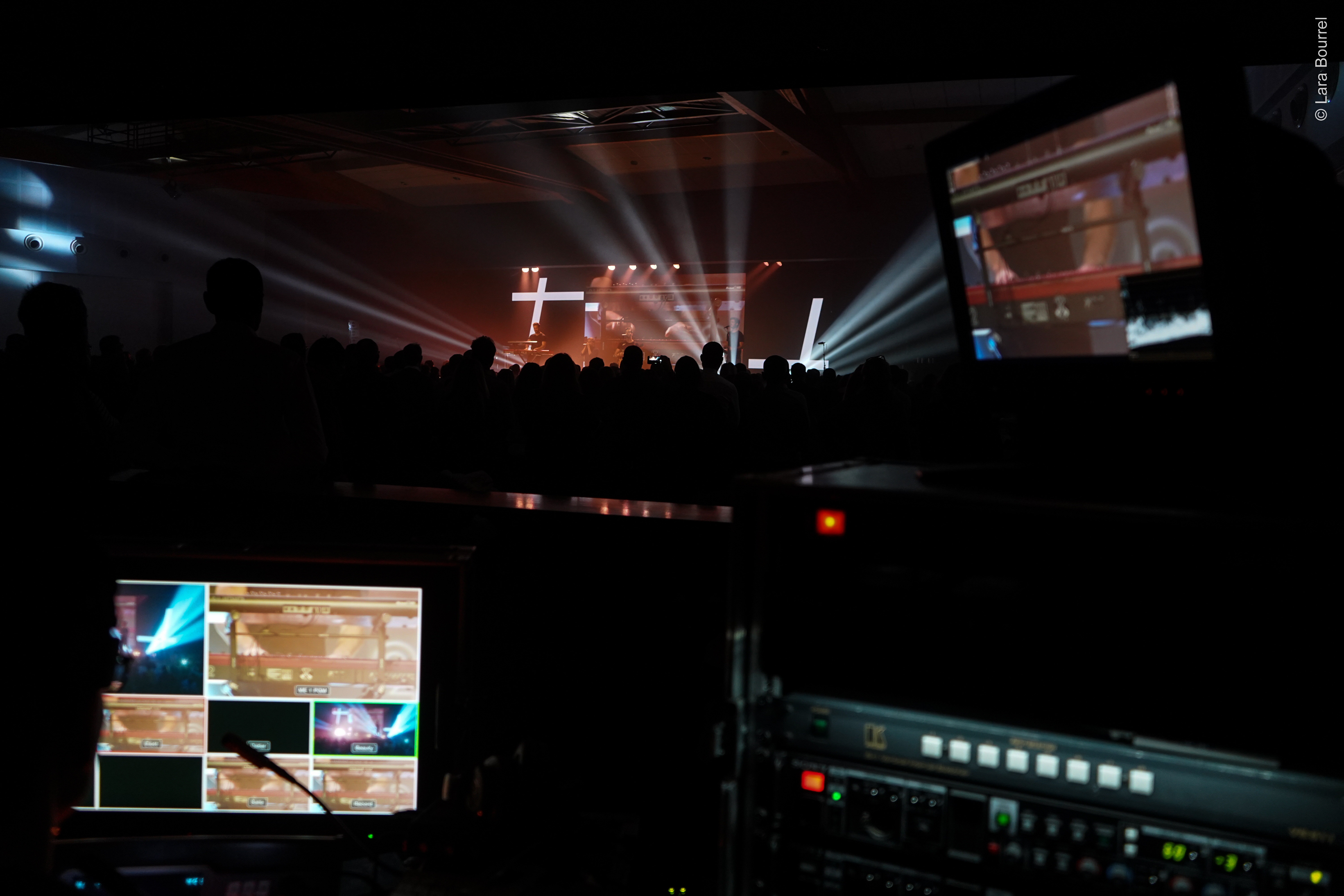 Scène convention stage design entreprise Brussels plénière · INNOV'events