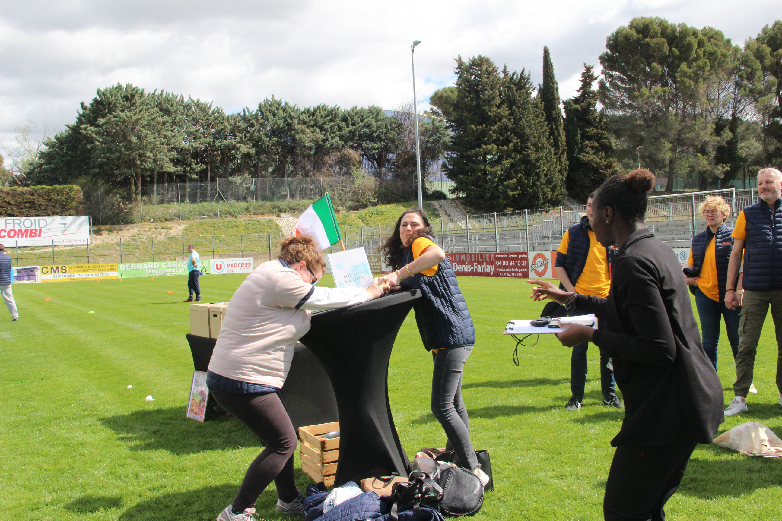 Groupe entreprise Bruxelles simulateur de football extérieur Parc du Cinquantenaire · INNOV'events organisation d'événements