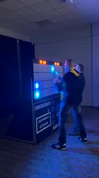 Arcade games Antwerpen Eilandje industriële loft neonverlichting · INNOV'events