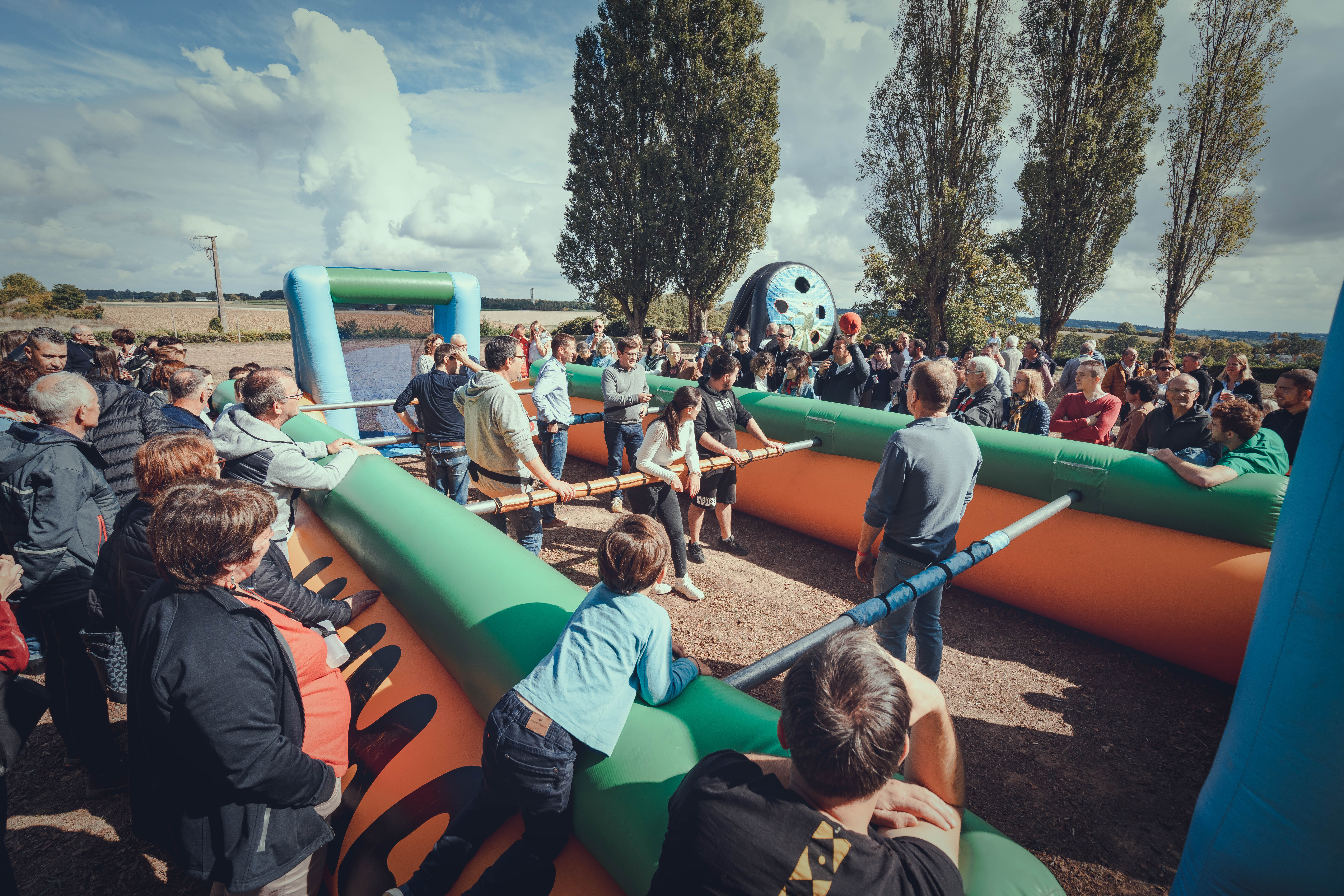 Surfsimulator Brussel outdoor Grote Markt omgeving merkactivatie · INNOV'events