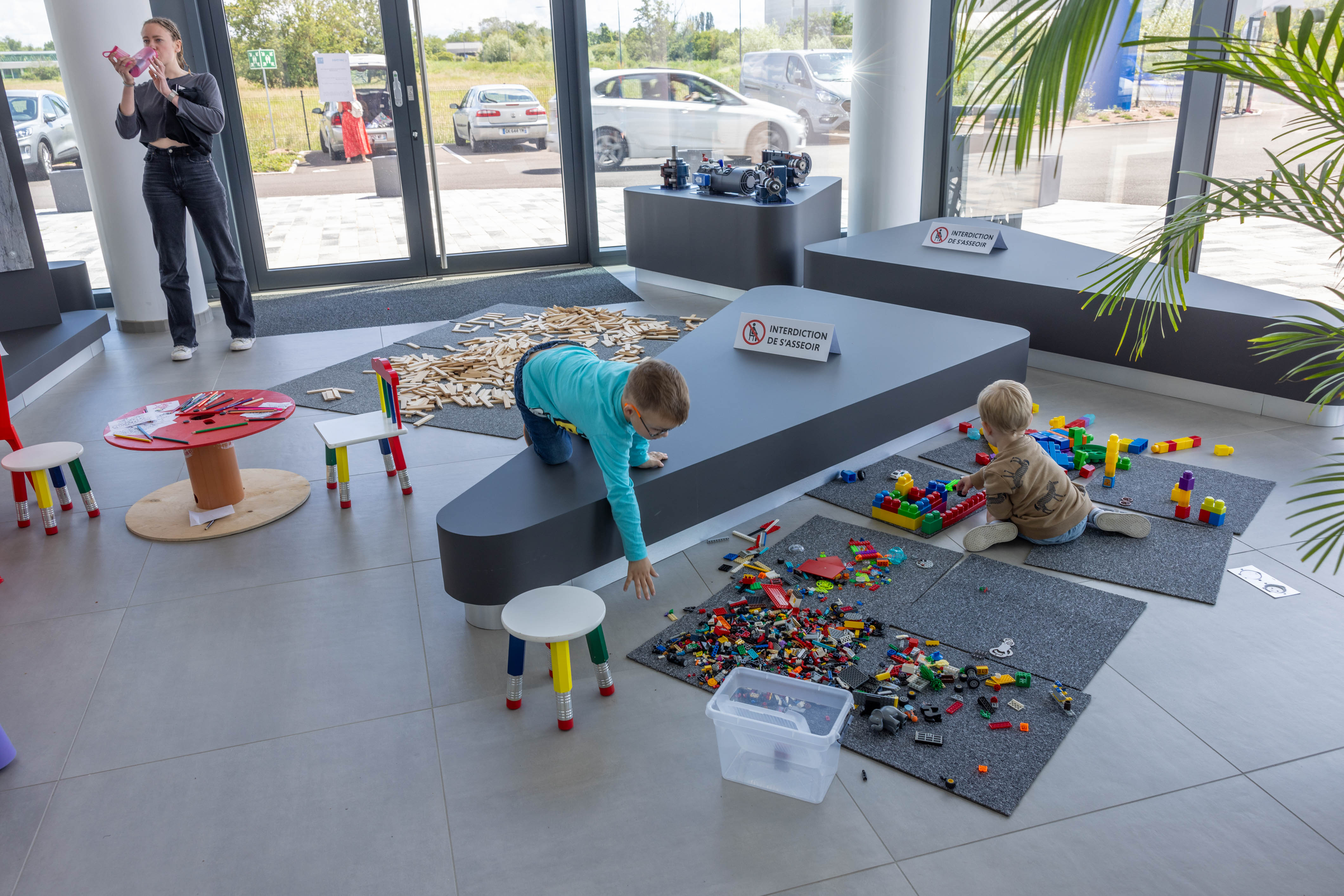 Animatie kinderen medewerkers Luik zonnige middag Citadelpark · INNOV'events
