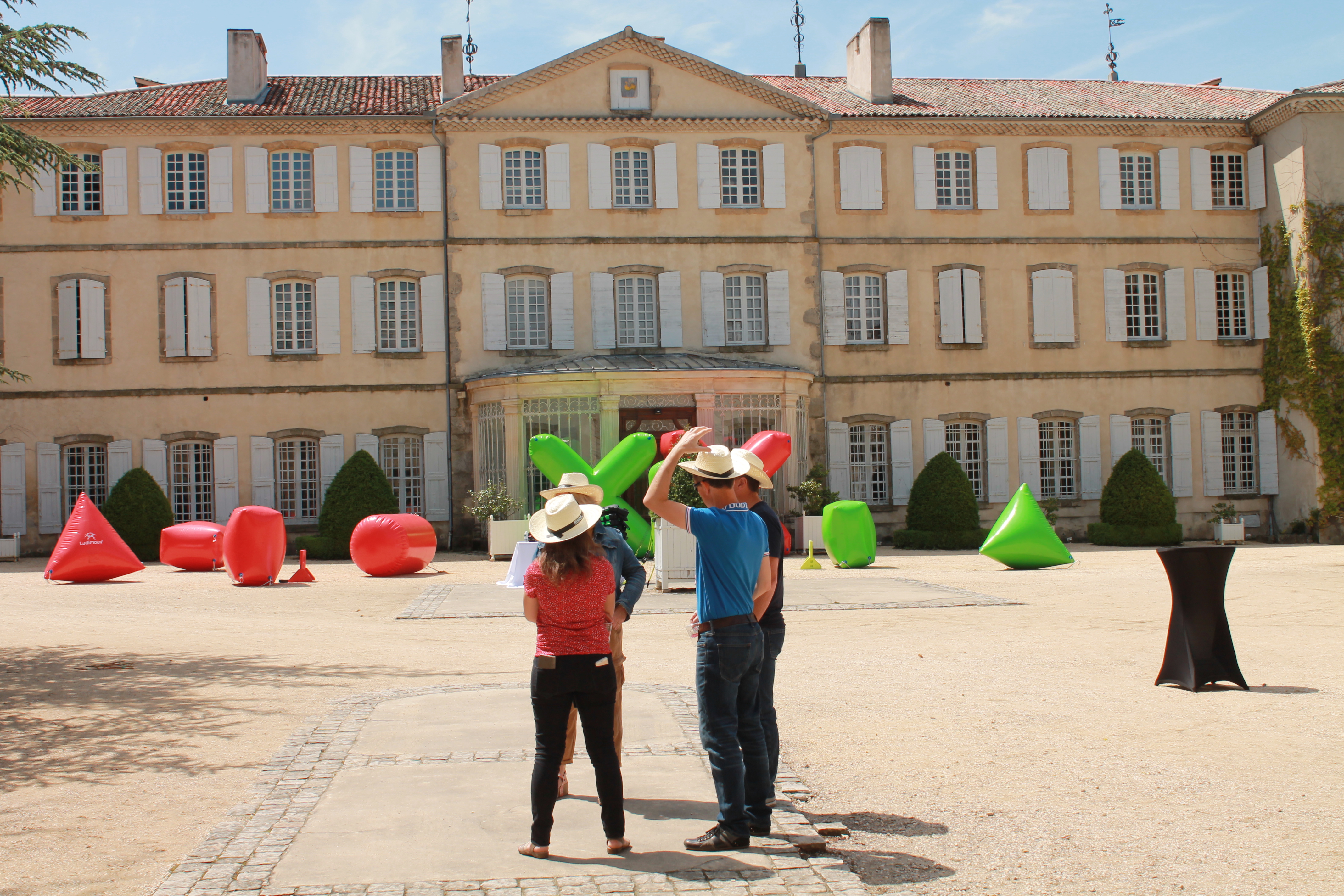Kermisanimatie springkastelen bedrijfsevenement Luik Place Saint-Lambert · INNOV'events