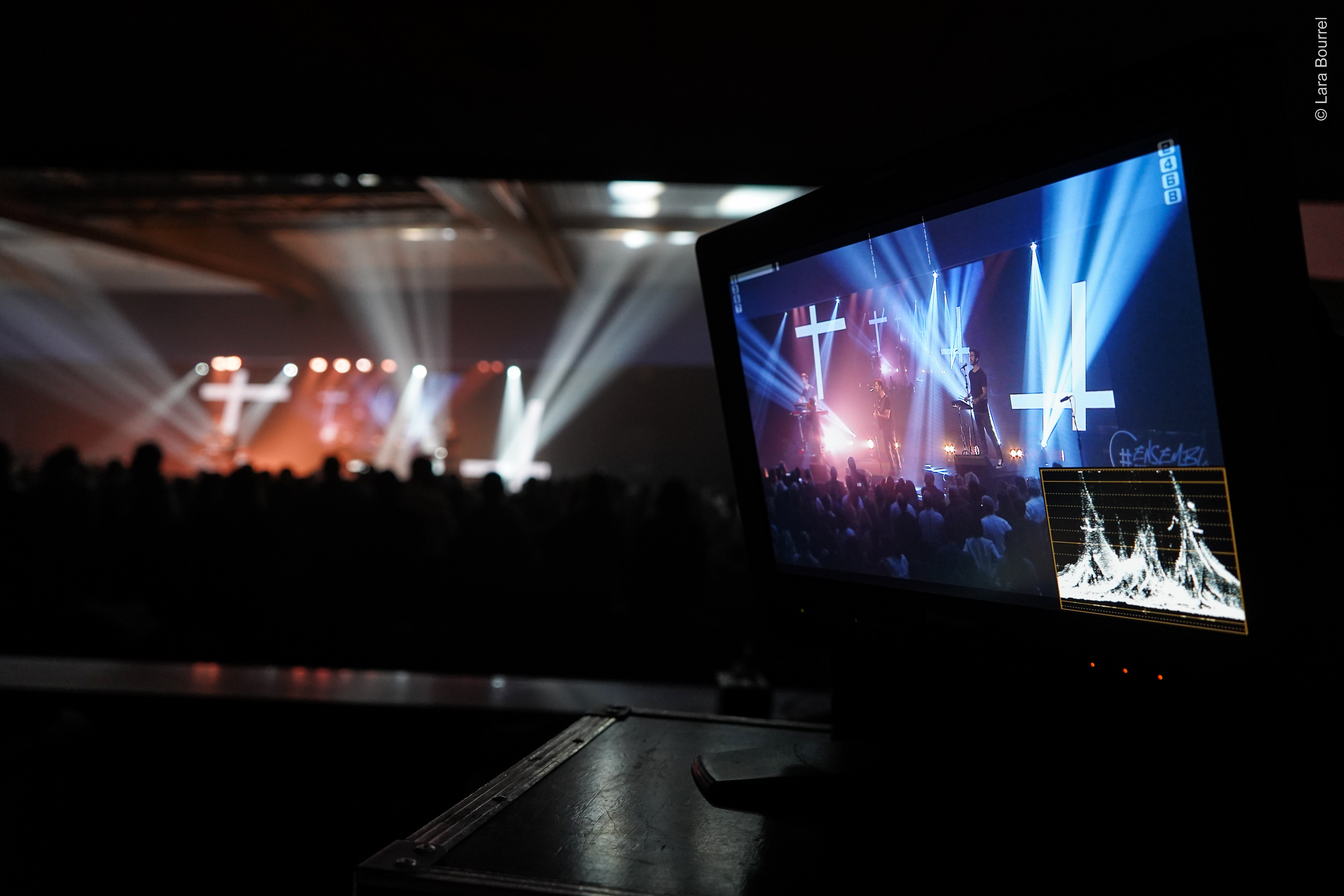 Kick-off corporate show Liege Cité Miroir LED branding stage · INNOV'events