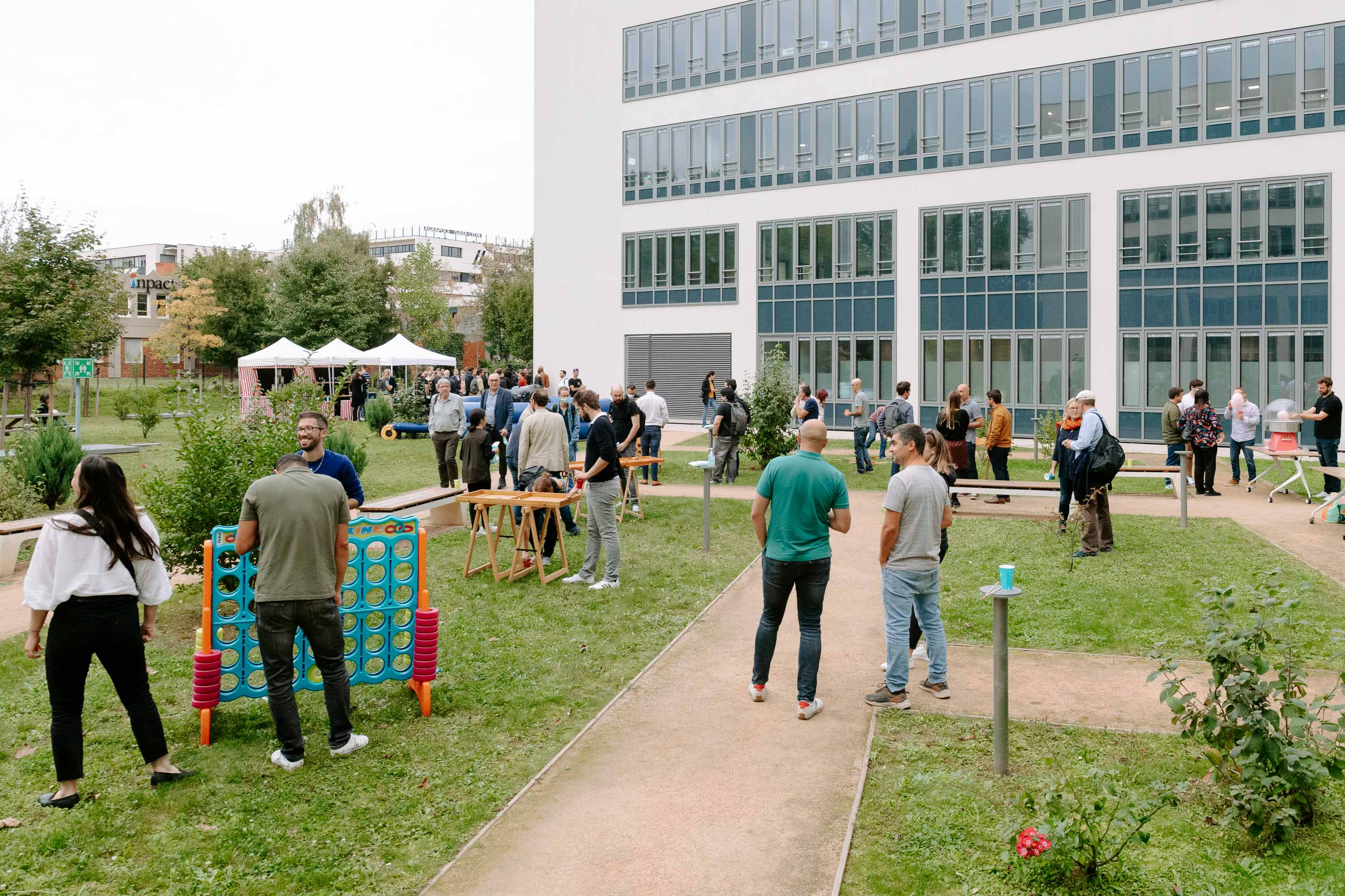 Garden party entreprise Belgique buffet extérieur standing équipes · INNOV'events