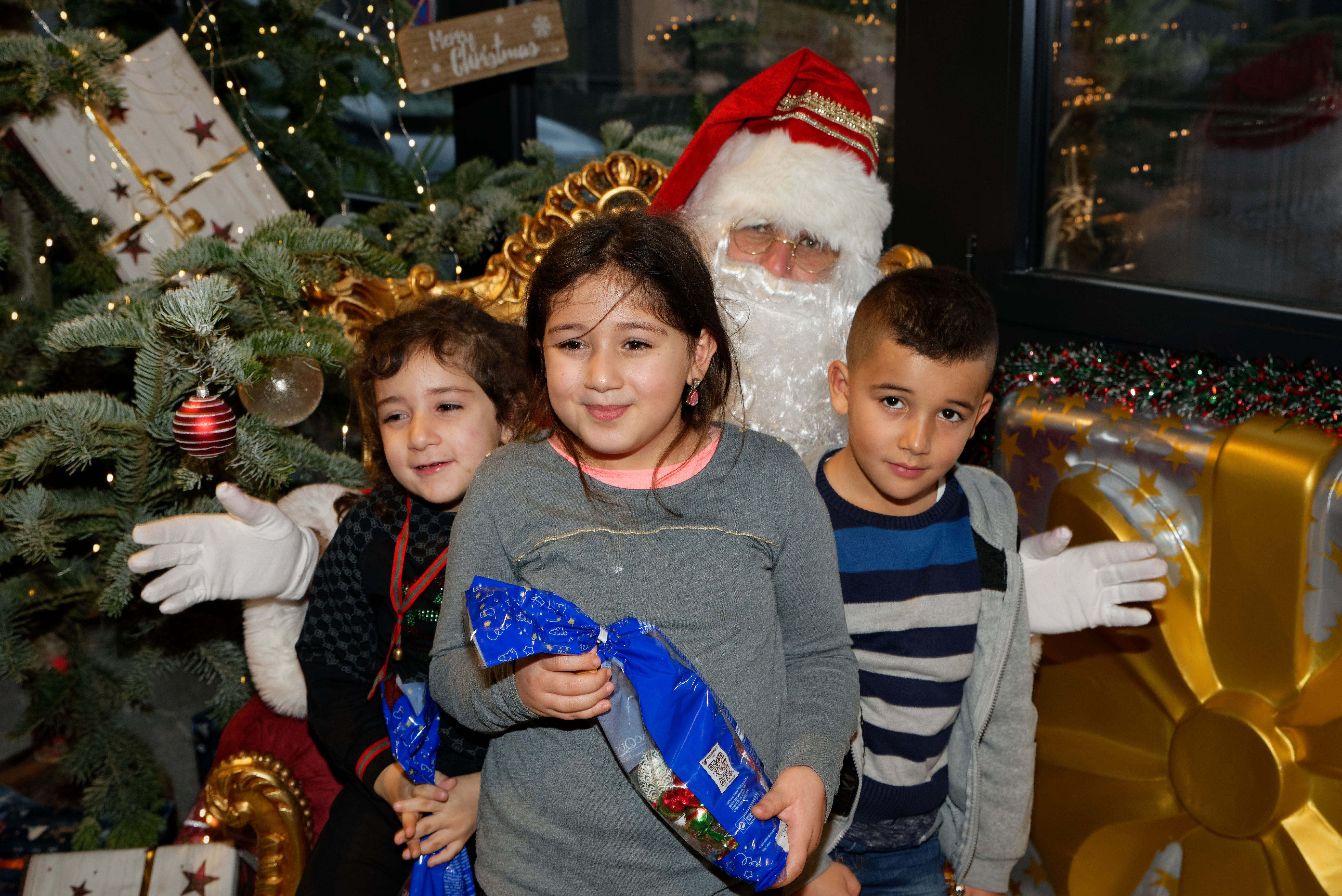 Après-midi famille arbre de Noël entreprise Liège spectacle enfants · INNOV'events