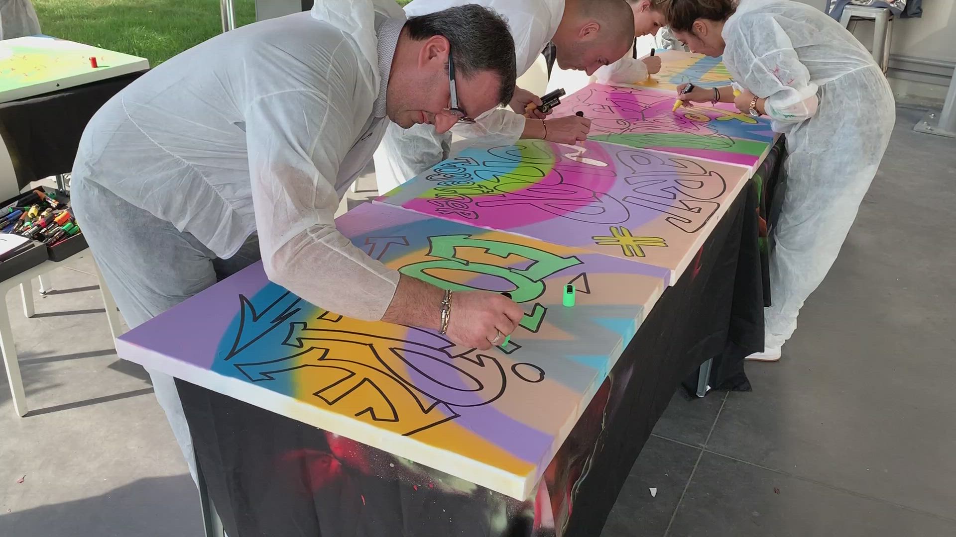 Bedrijfsevenement Brussel teamwork buiten Jubelpark zonnige middag · INNOV'events