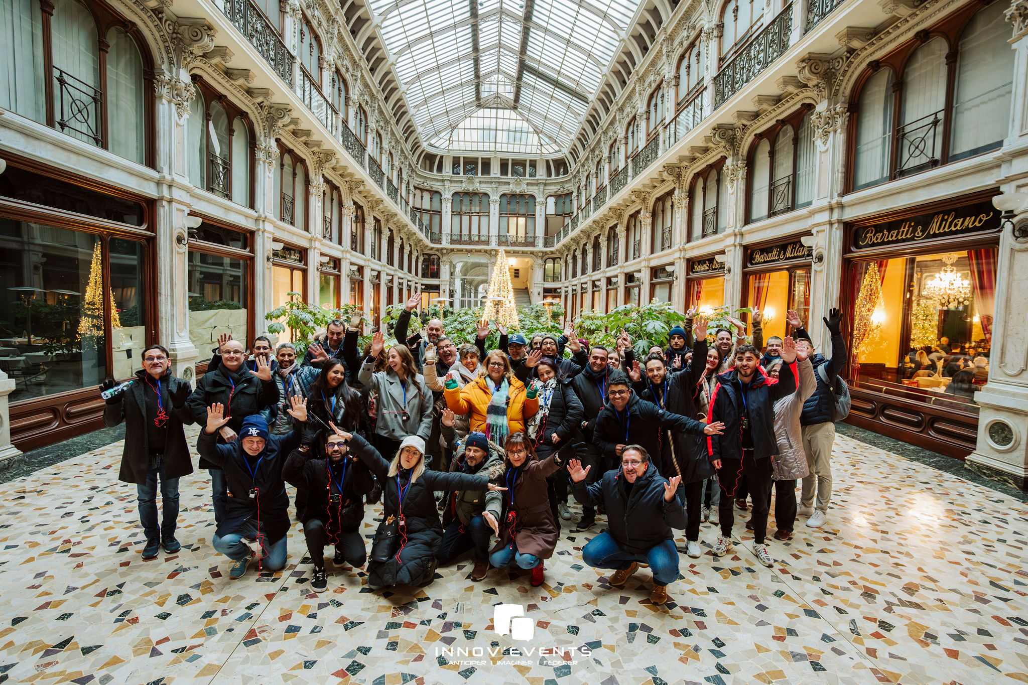 Outdoor activity Brussels · teams on Château de Val-Duchesse grounds at dusk · INNOV'events
