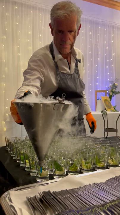 Cuisine moléculaire entreprise Bruxelles démonstration sphérification par un chef · INNOV'events