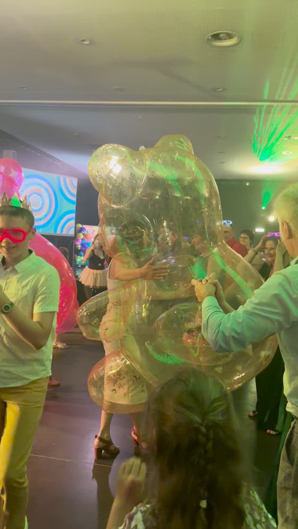 Outdoor daguitstap springkastelen Brussel groep in beweging · INNOV'events