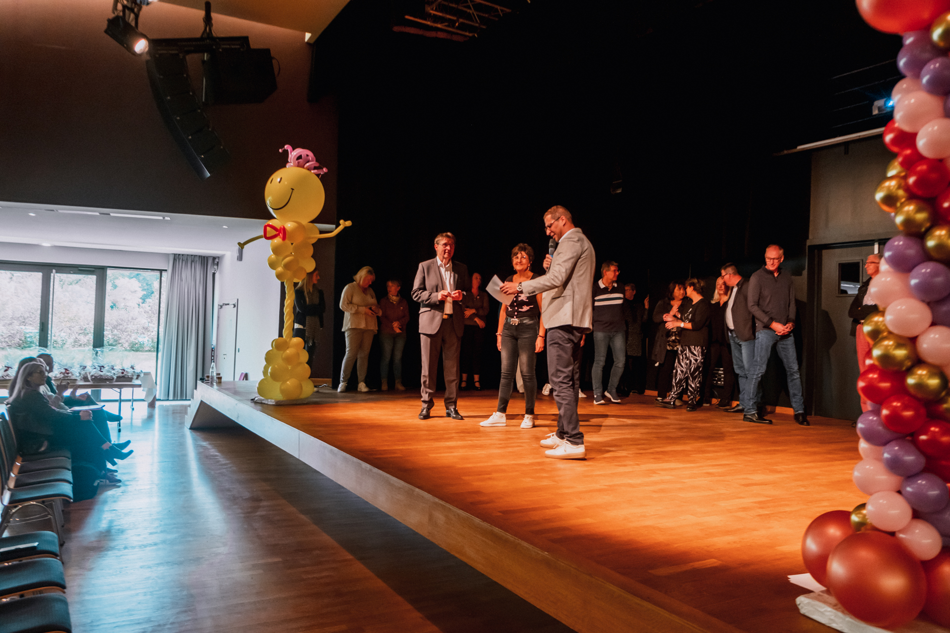 Kerstfeest bedrijven Antwerpen Havenhuis feestzaal kerstversiering · INNOV'events