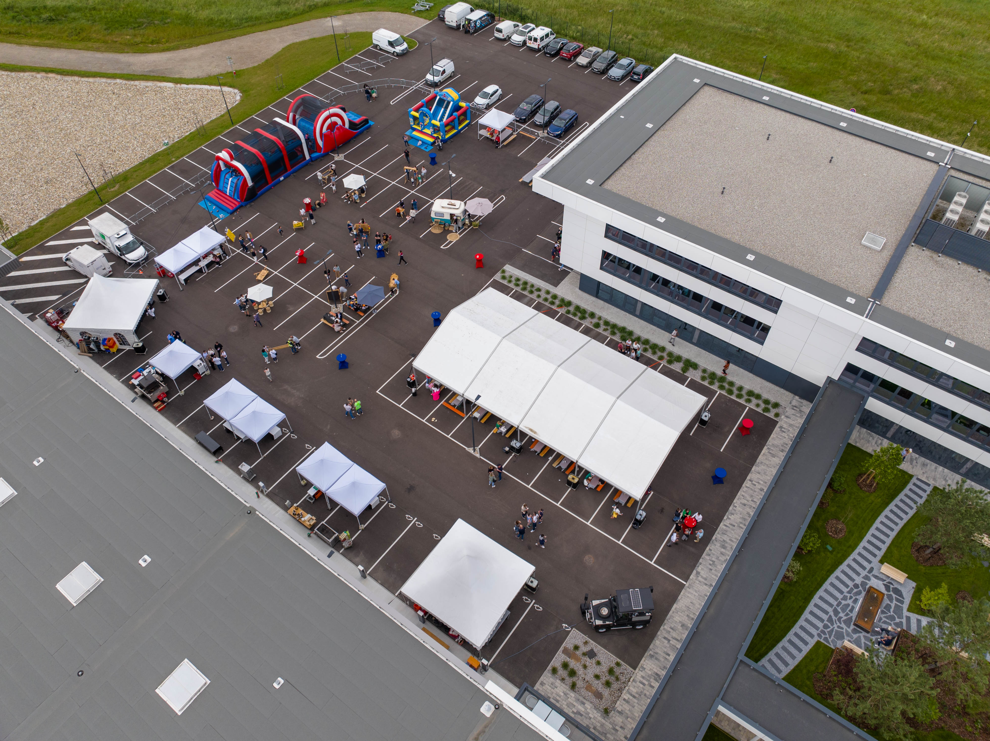 Foodtruck kermisanimatie bedrijfsevenement Luik langs de Maas · INNOV'events