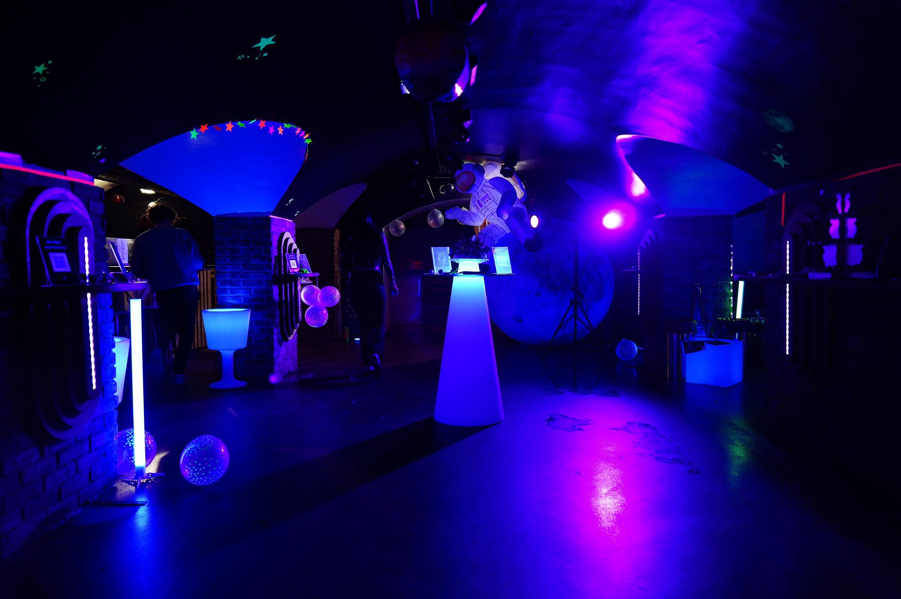 Halloween team challenge Brussels · employees at themed activity stations in Brussels · INNOV'events