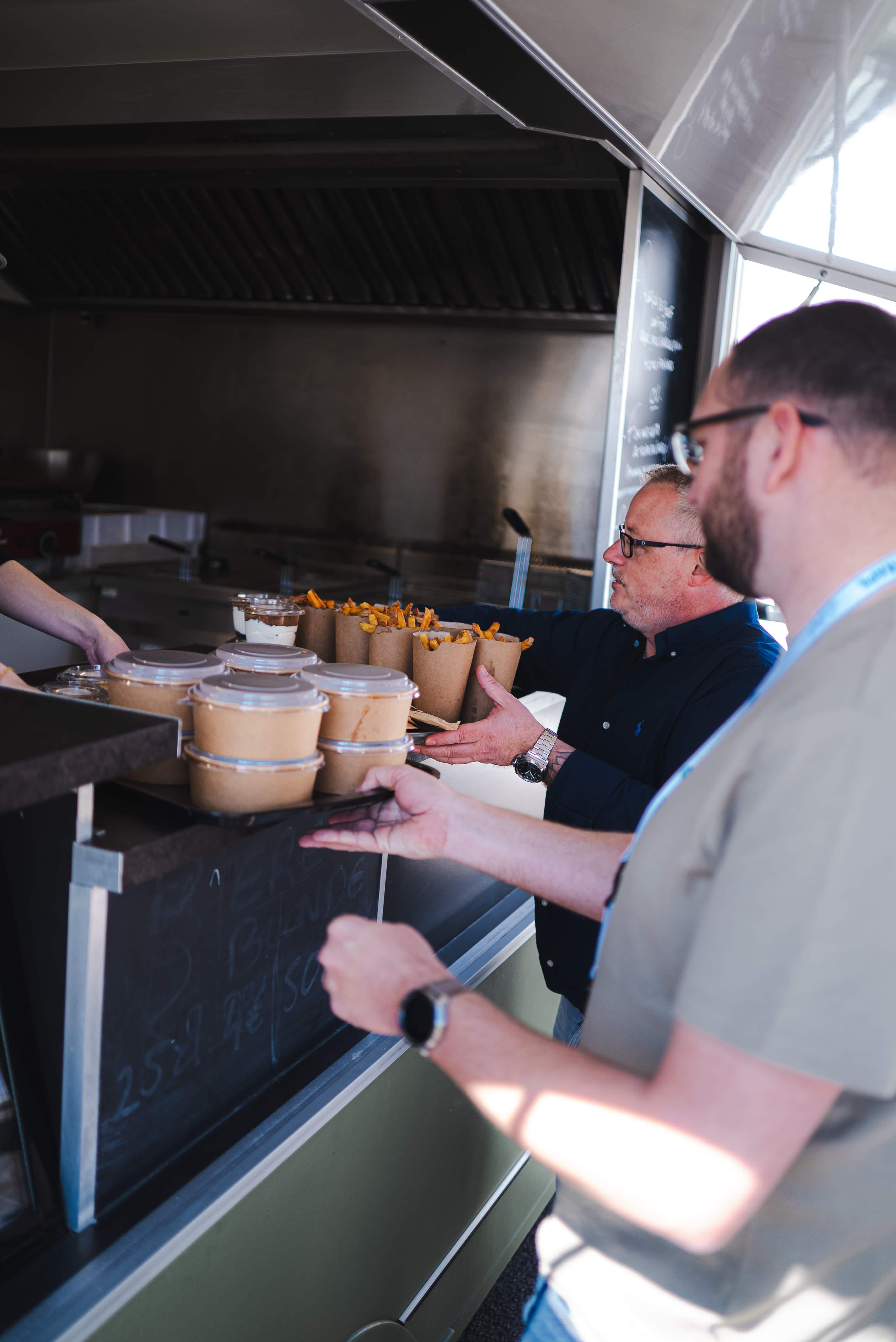 Food truck corporate Bruxelles service déjeuner équipes en extérieur quartier Européen · INNOV'events