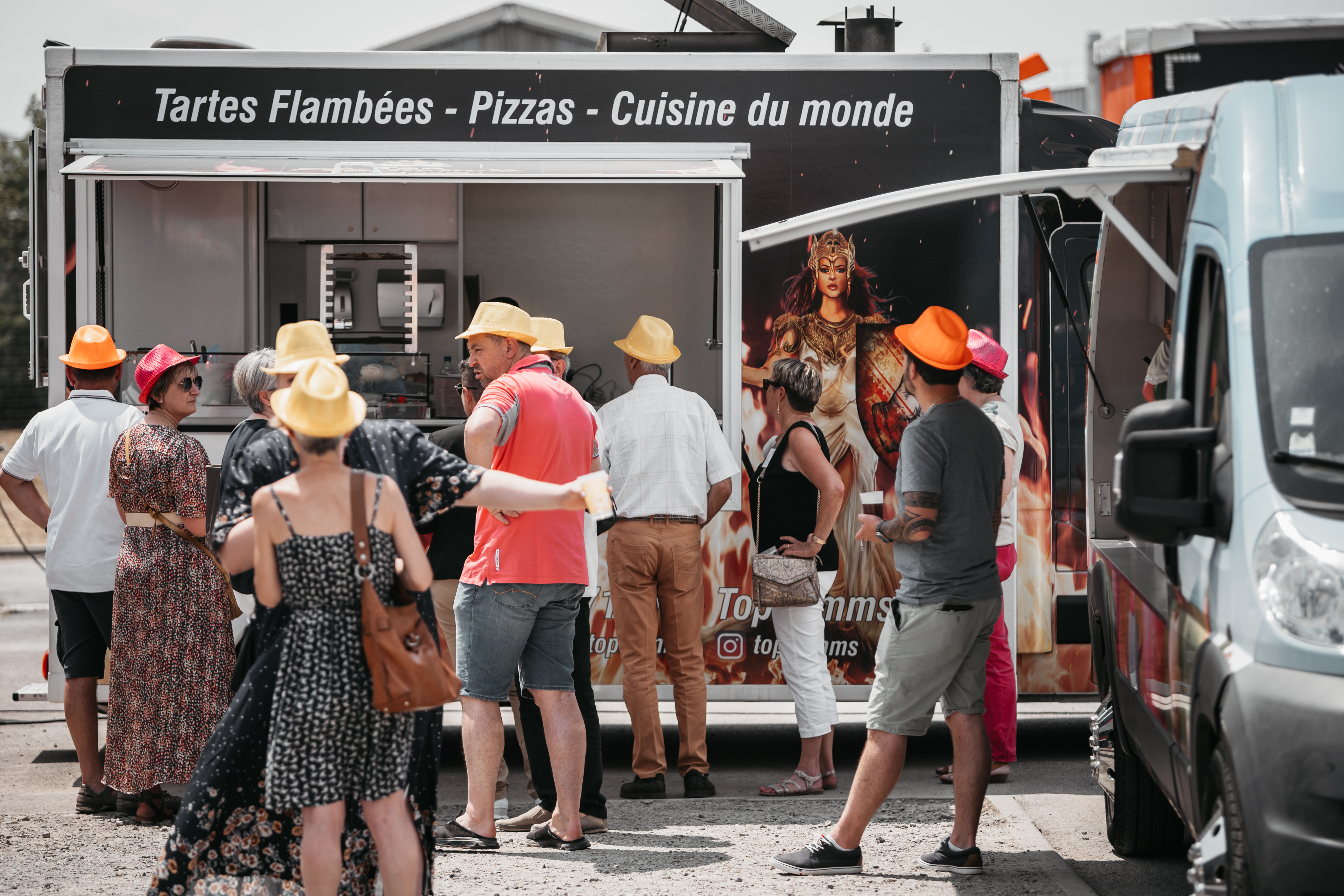 Walking dinner met foodtrucks Brussel deelnemers aan meerdere stations · INNOV'events