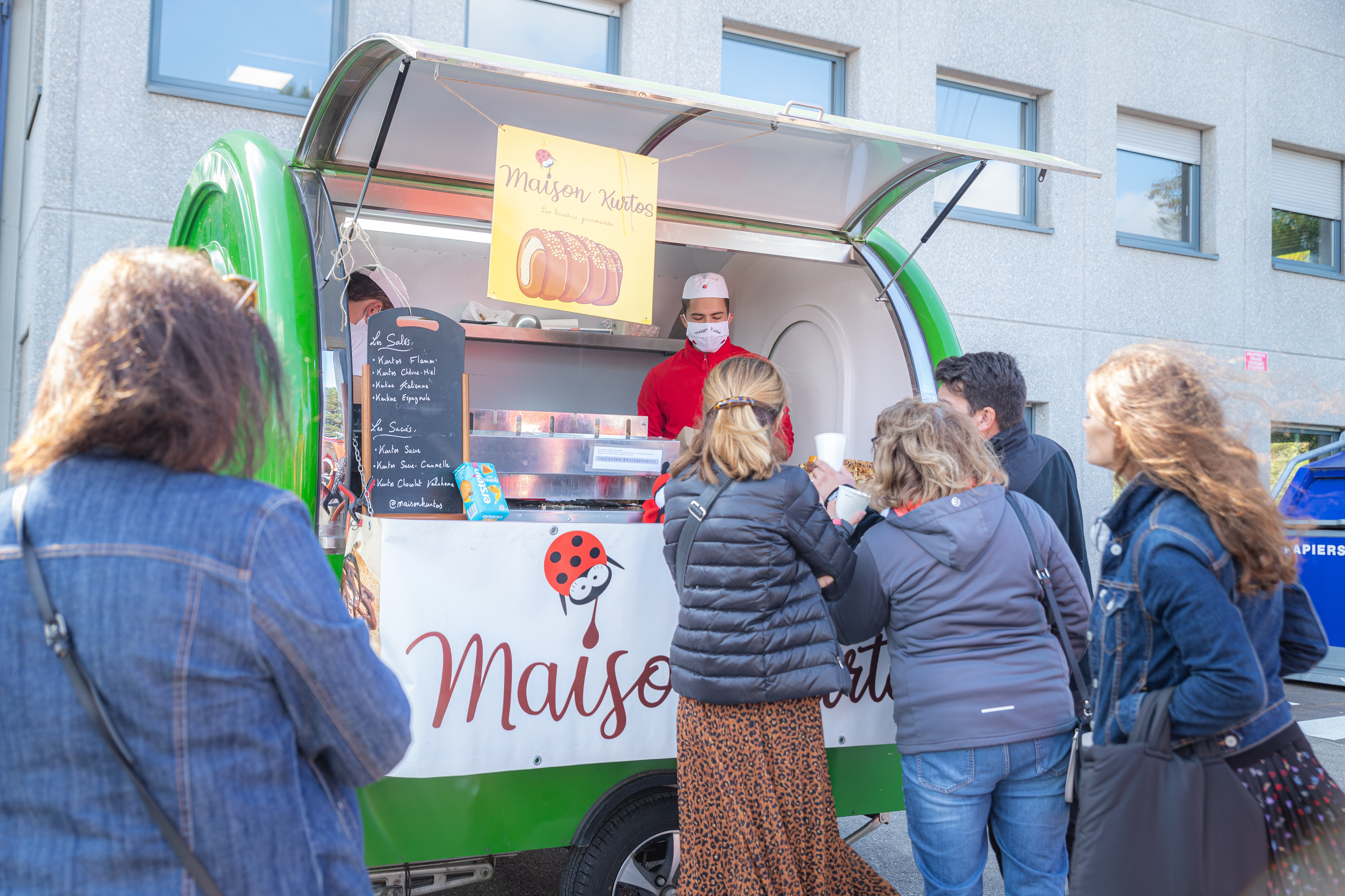 Walking dinner foodtruck verhuur Antwerpen kaaien Eilandje · INNOV'events