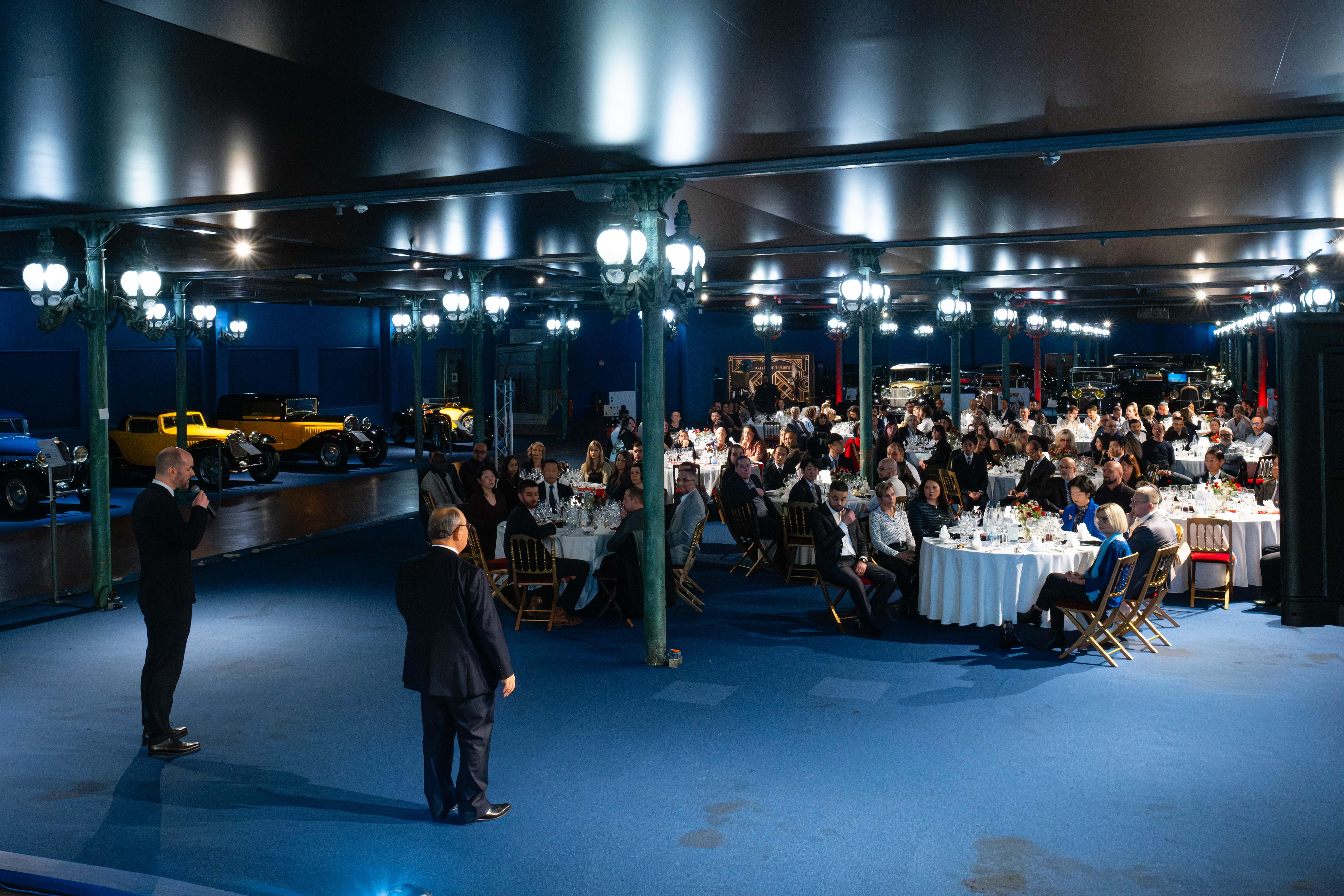 Cocktail d'entreprise Luik salle historique Palais des Congrès · INNOV'events