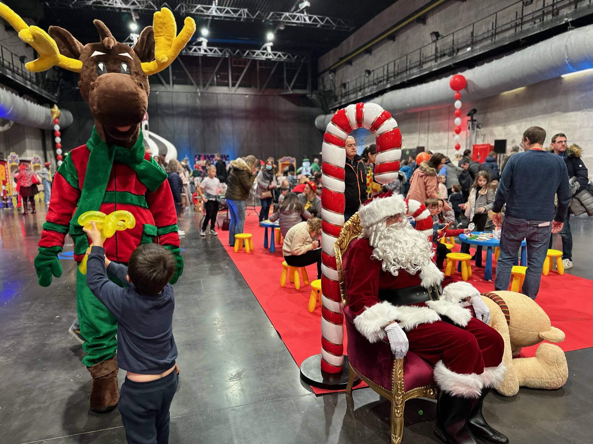 Kerstmarkt animatie Antwerpen Grote Markt winteravond · INNOV'events