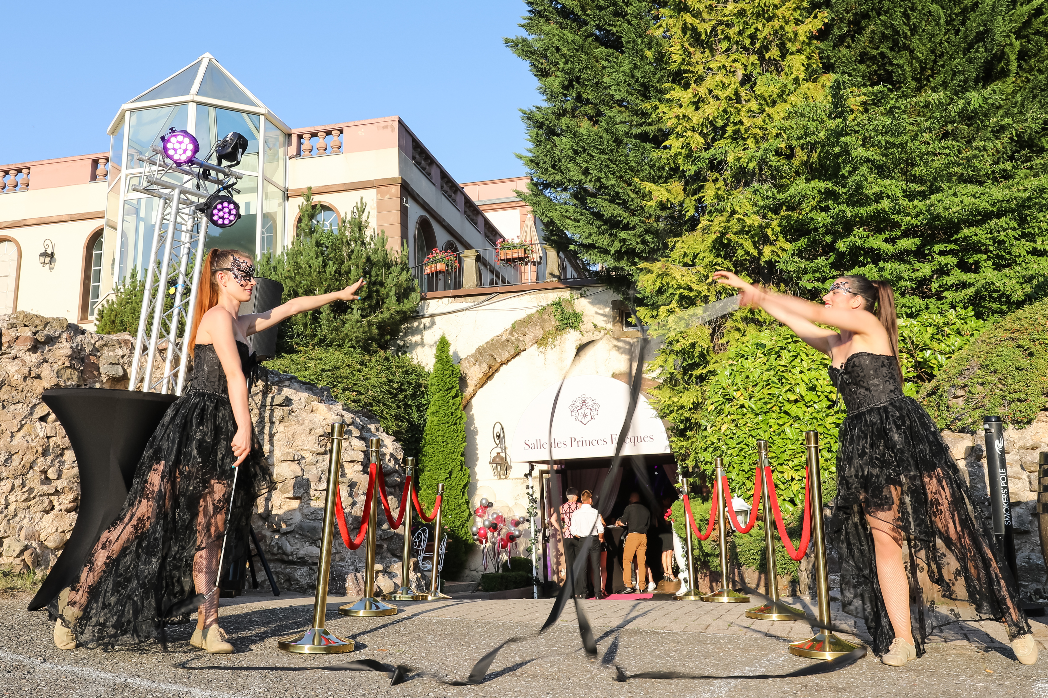 Accueil VIP voiturier service de voiturier Anvers devant hôtel · INNOV'events