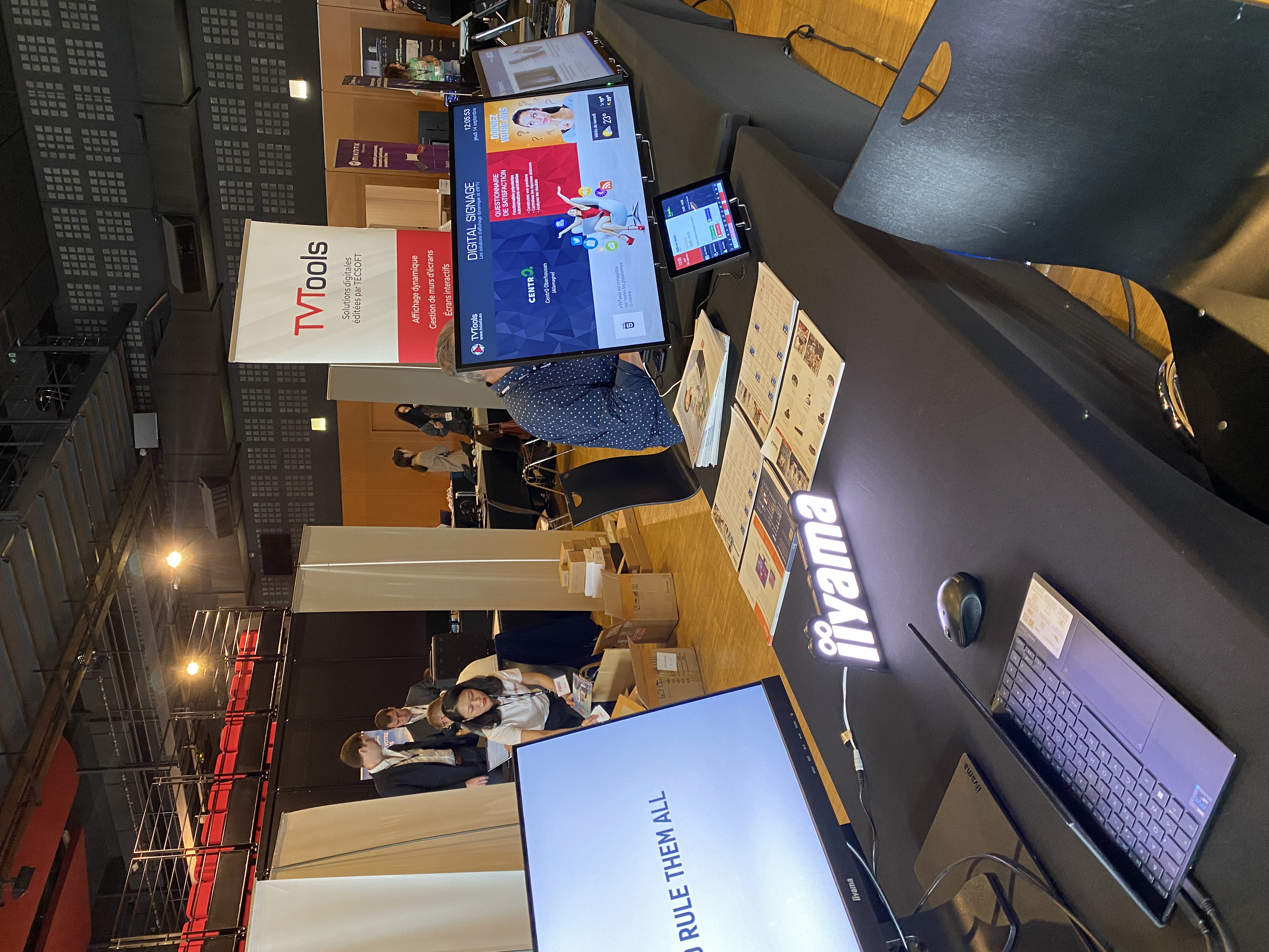 Multi-booth experience circuit event booth entertainment Belgium · INNOV'events
