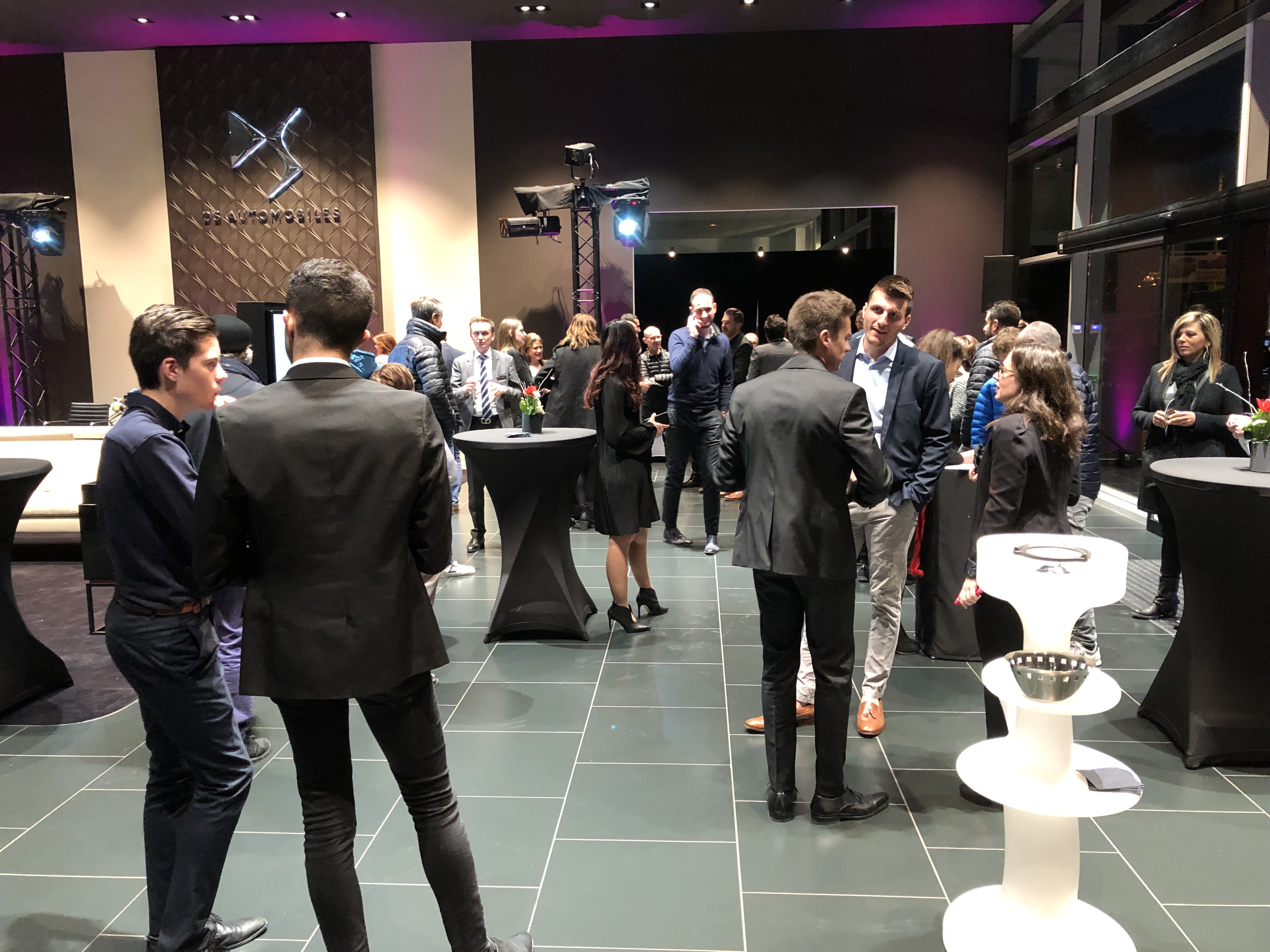 Eventhostess Brussel onthaal aan ingang Square Brussels Meeting Centre · INNOV'events